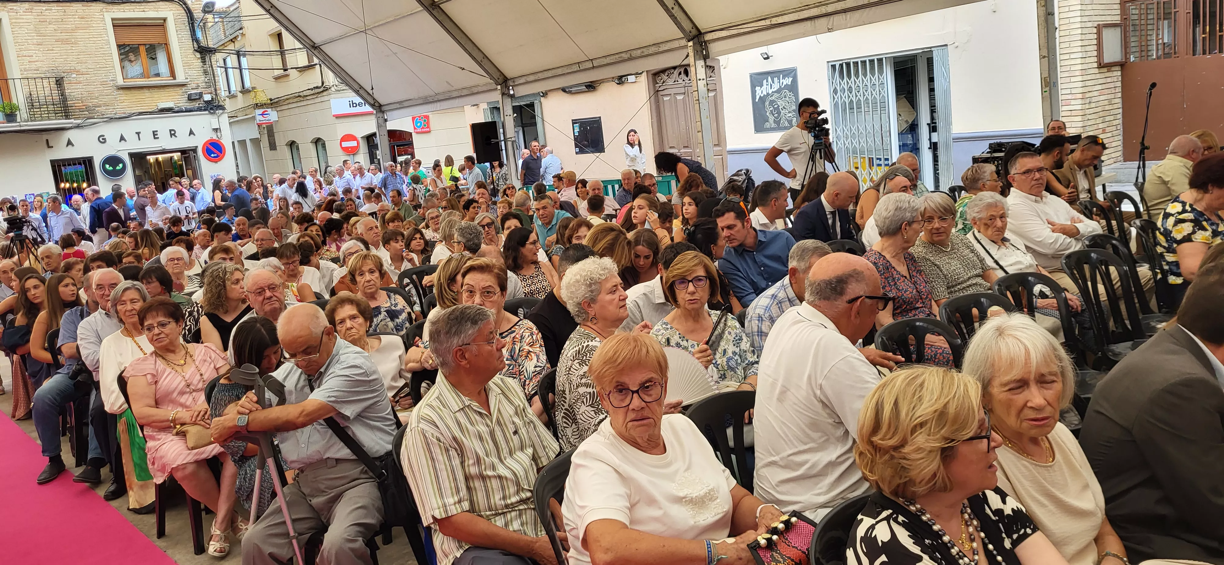 Presentación de las mairalesas y quintos y quintas de Almudévar 2024. Foto Mercedes Manterola