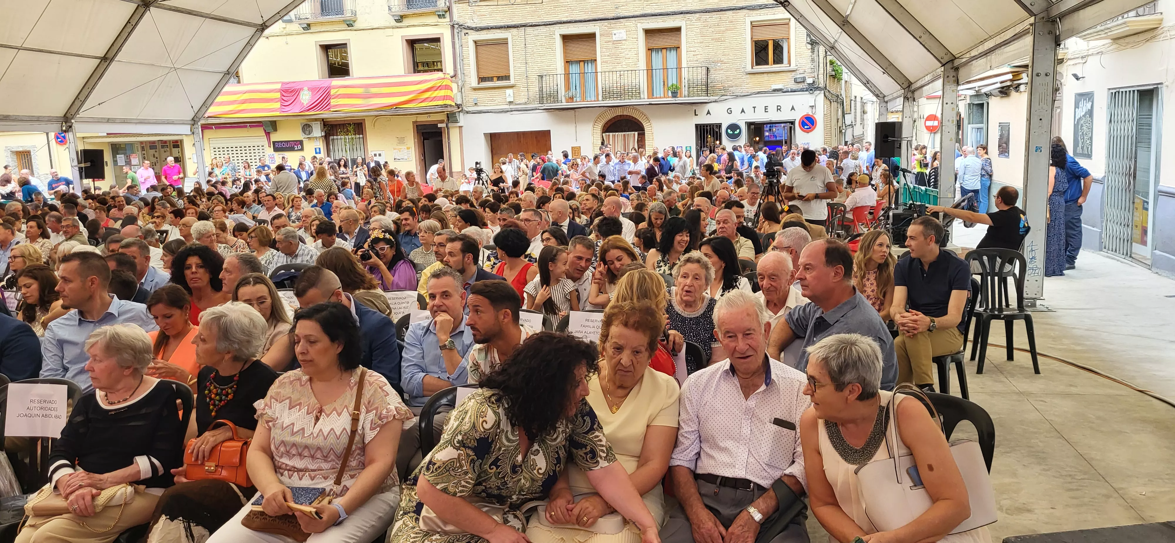 Presentación de las mairalesas y quintos y quintas de Almudévar 2024. Foto Mercedes Manterola