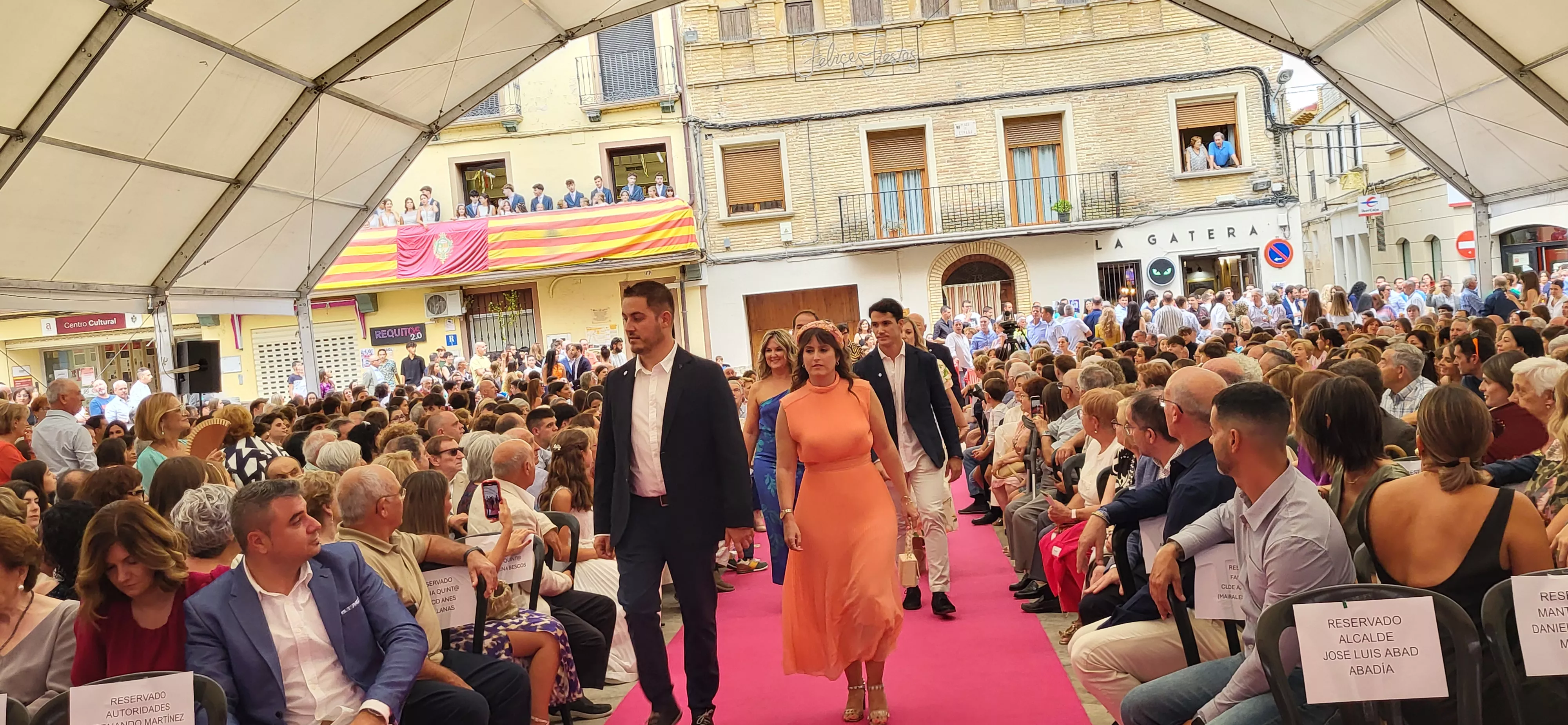 Presentación de las mairalesas y quintos y quintas de Almudévar 2024. Foto Mercedes Manterola