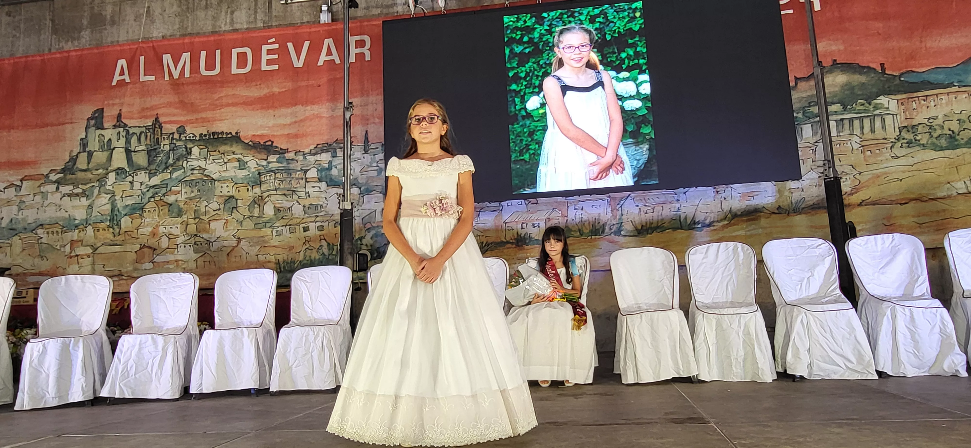 Presentación de las mairalesas y quintos y quintas de Almudévar 2024. Foto Mercedes Manterola