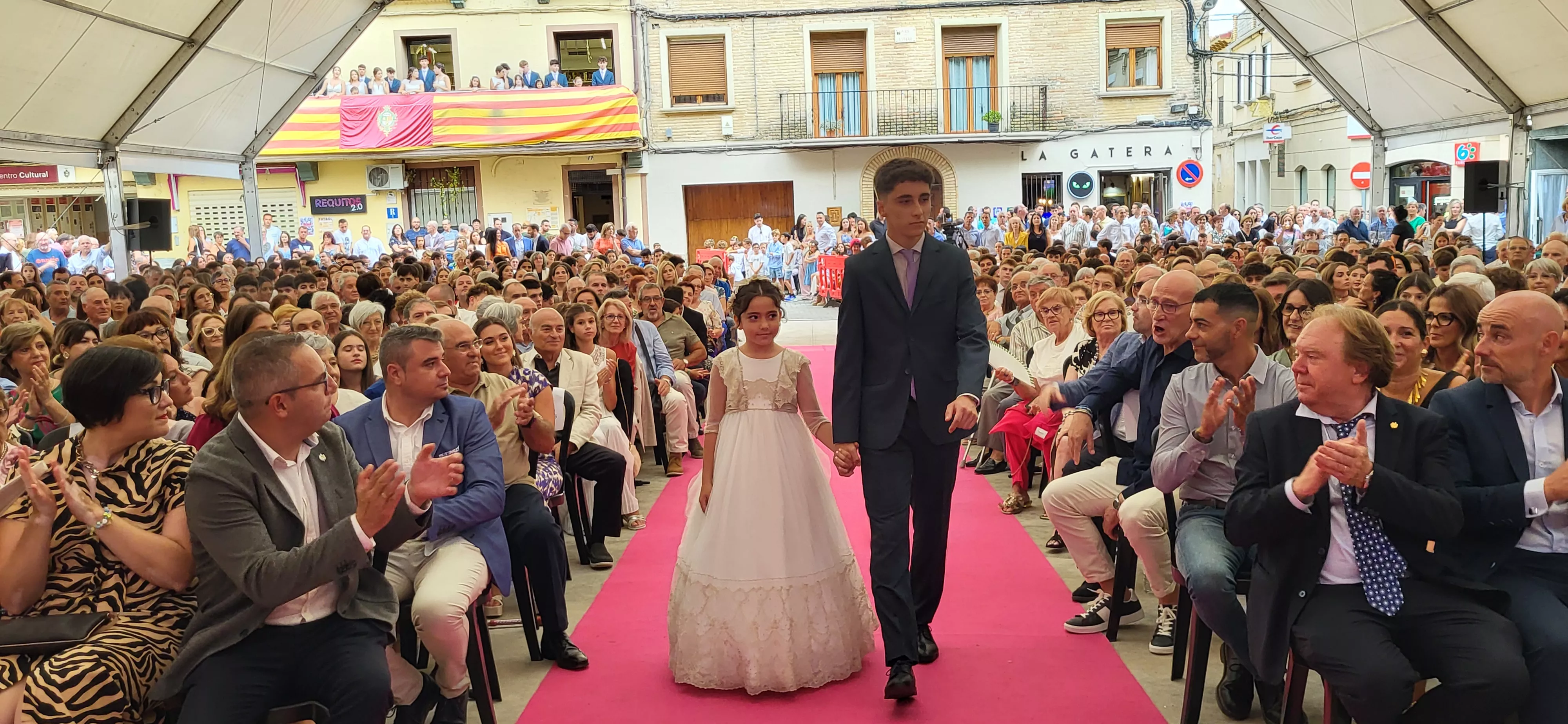 Presentación de las mairalesas y quintos y quintas de Almudévar 2024. Foto Mercedes Manterola