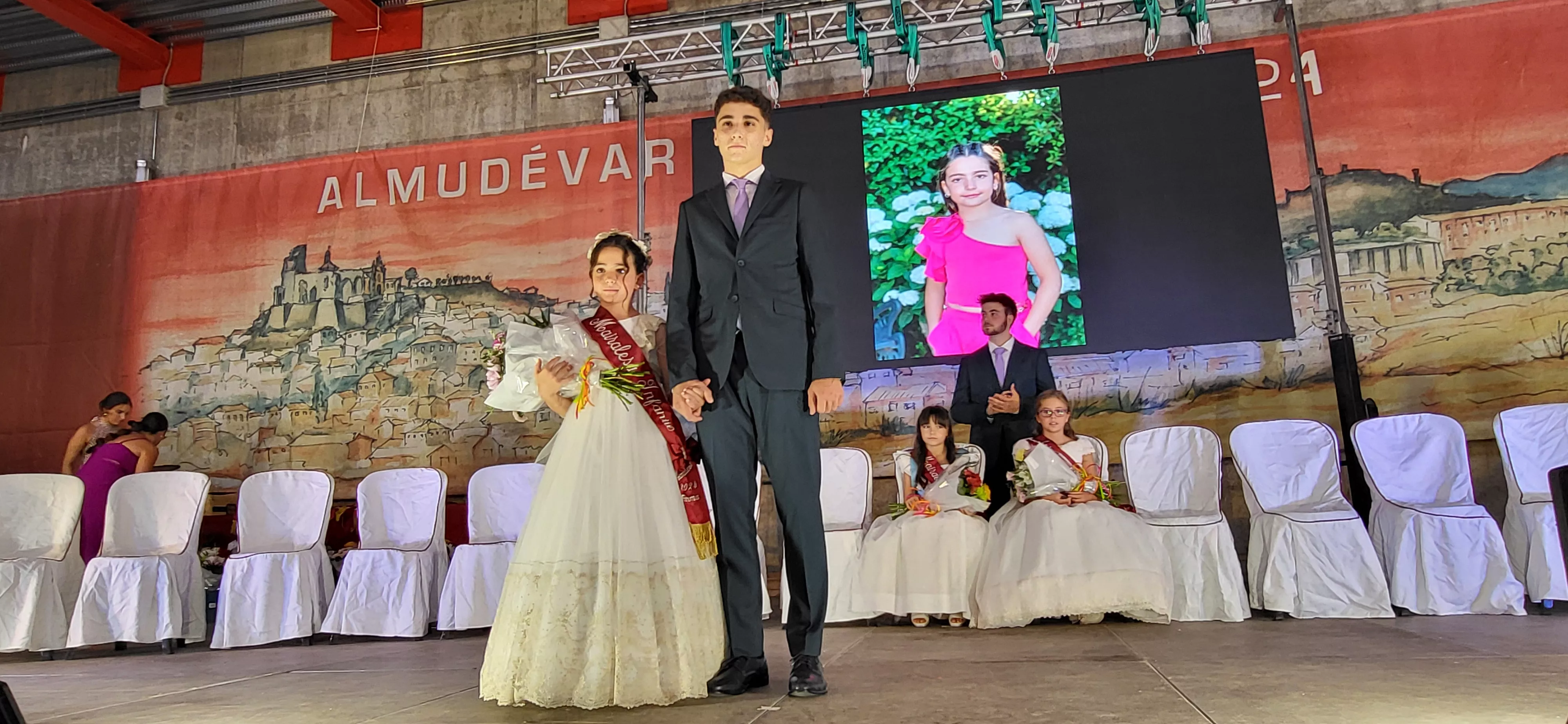 Presentación de las mairalesas y quintos y quintas de Almudévar 2024. Foto Mercedes Manterola