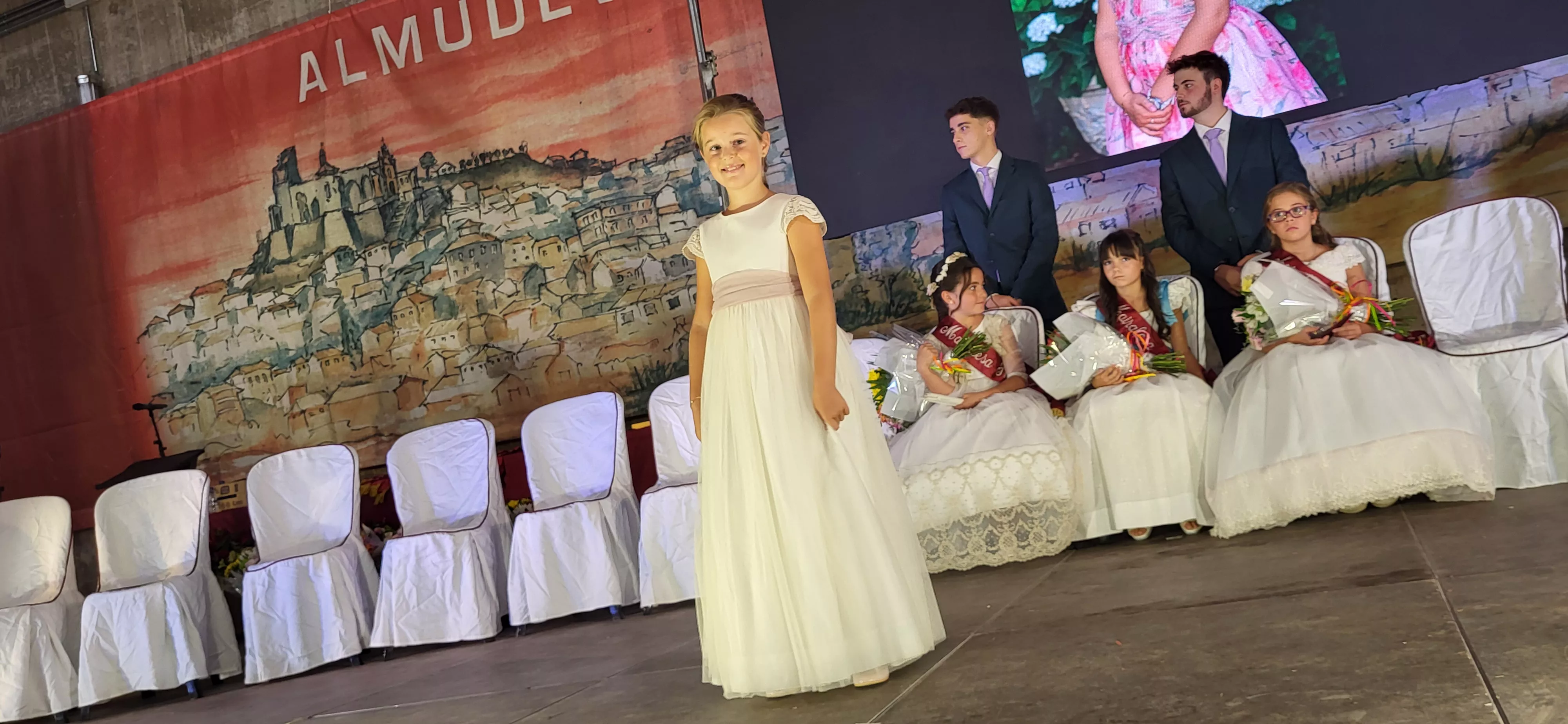 Presentación de las mairalesas y quintos y quintas de Almudévar 2024. Foto Mercedes Manterola