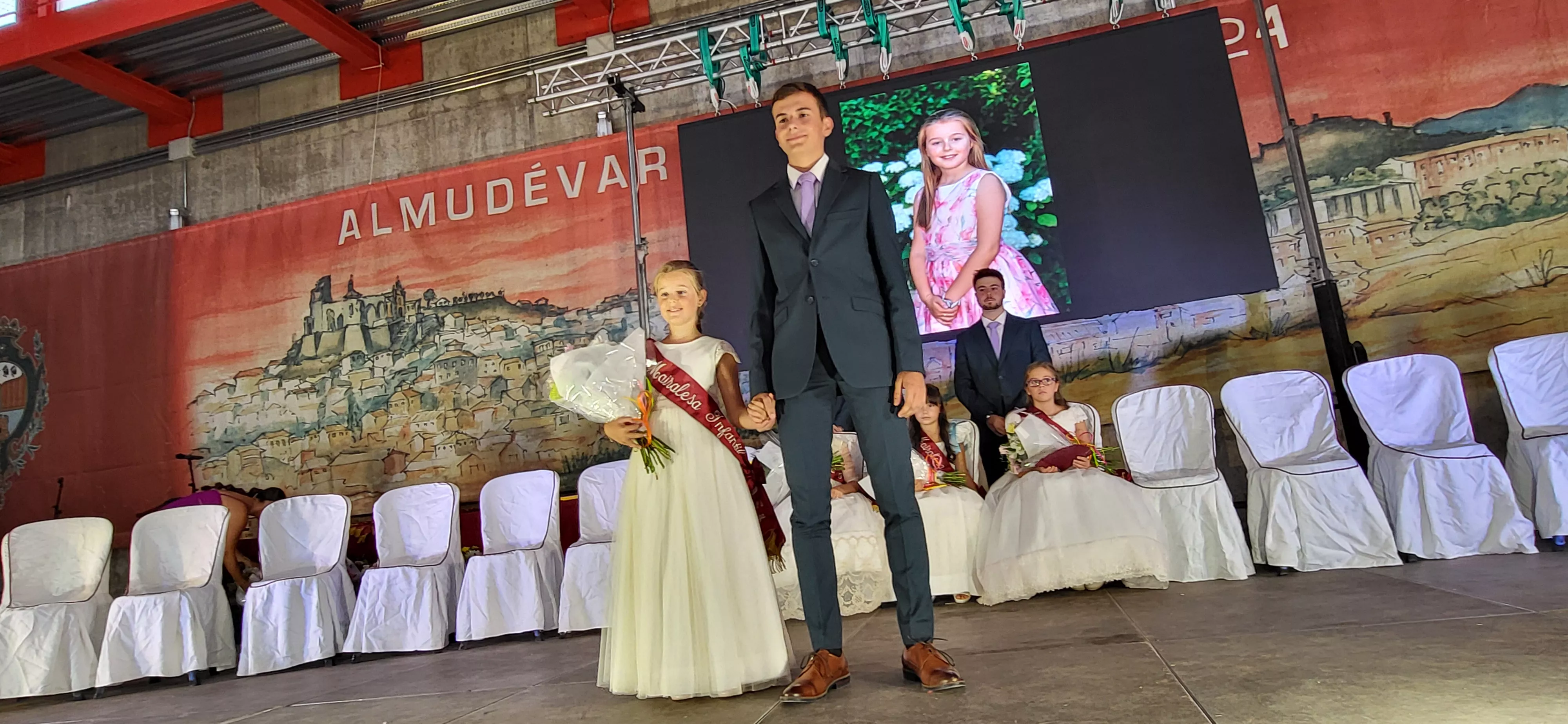 Presentación de las mairalesas y quintos y quintas de Almudévar 2024. Foto Mercedes Manterola