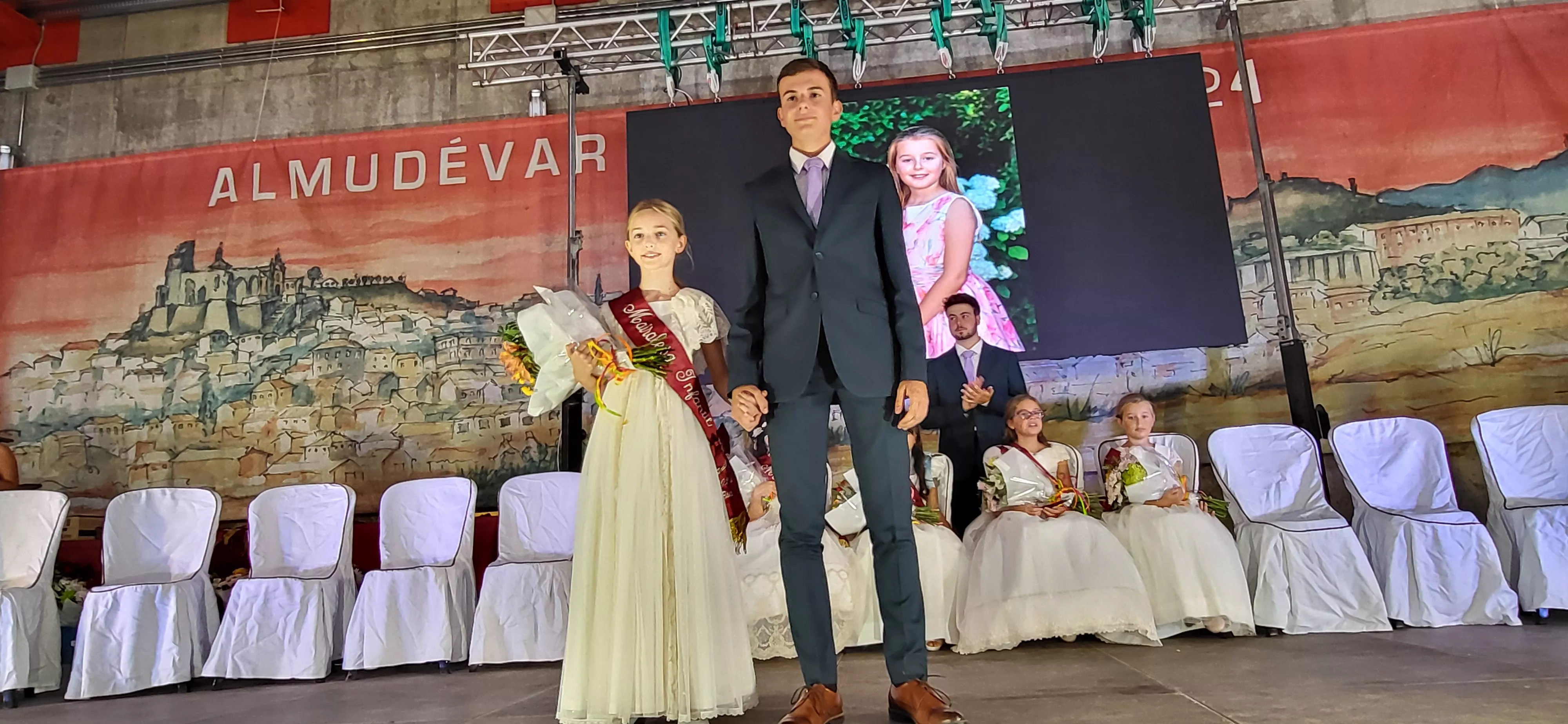 Presentación de las mairalesas y quintos y quintas de Almudévar 2024. Foto Mercedes Manterola