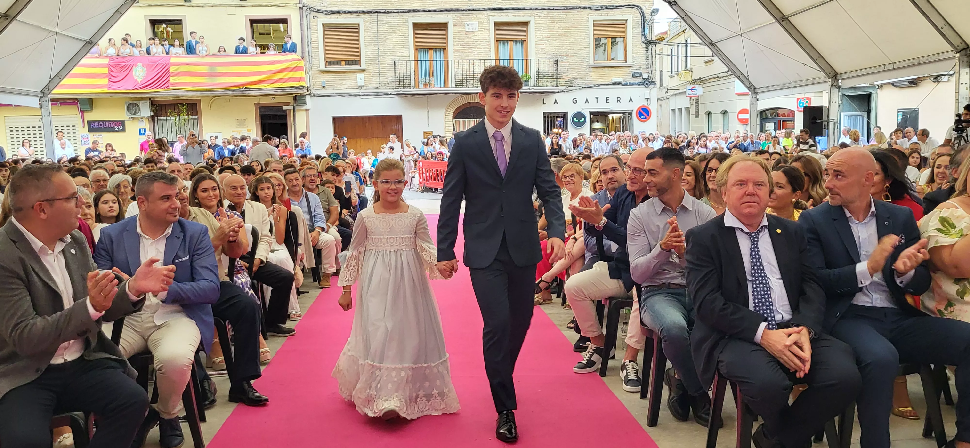 Presentación de las mairalesas y quintos y quintas de Almudévar 2024. Foto Mercedes Manterola