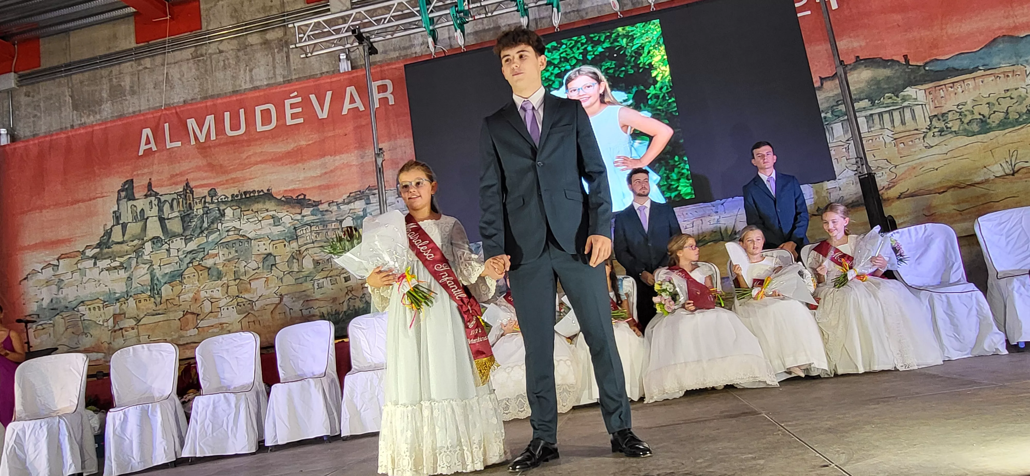 Presentación de las mairalesas y quintos y quintas de Almudévar 2024. Foto Mercedes Manterola