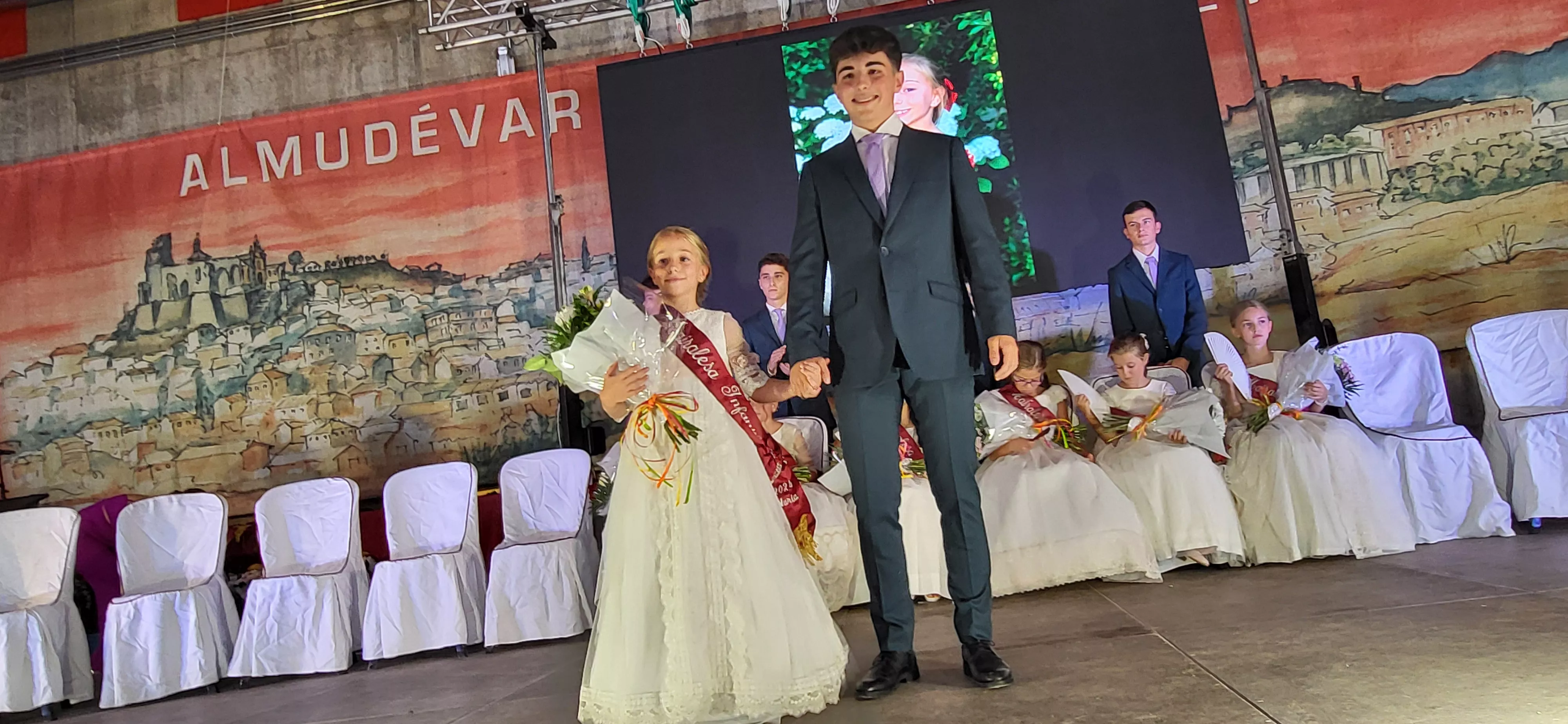 Presentación de las mairalesas y quintos y quintas de Almudévar 2024. Foto Mercedes Manterola
