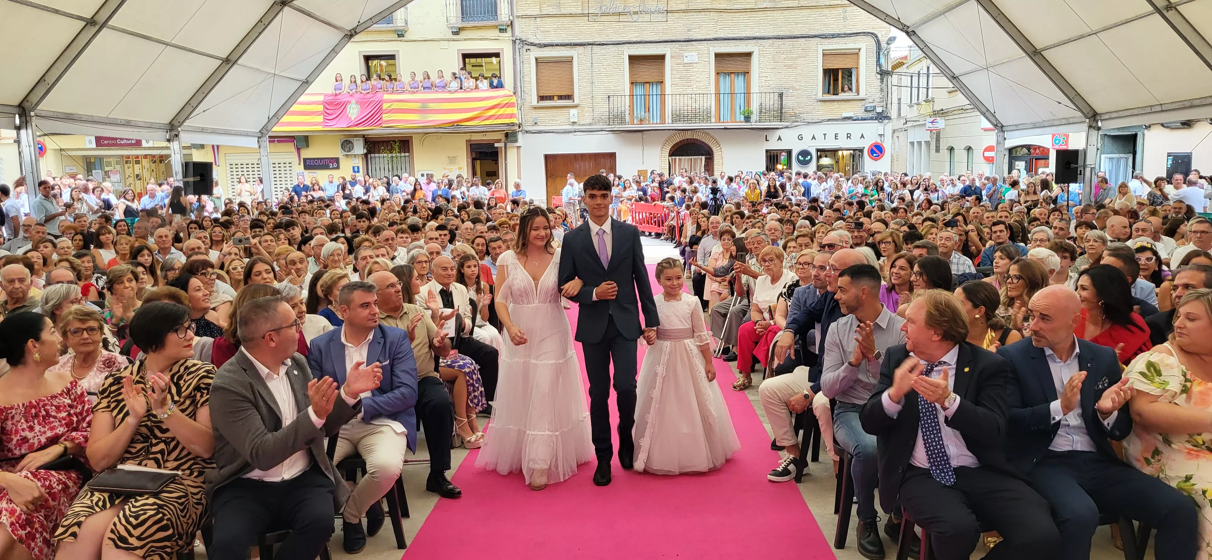 Presentación de las mairalesas y quintos y quintas de Almudévar 2024. Foto Mercedes Manterola