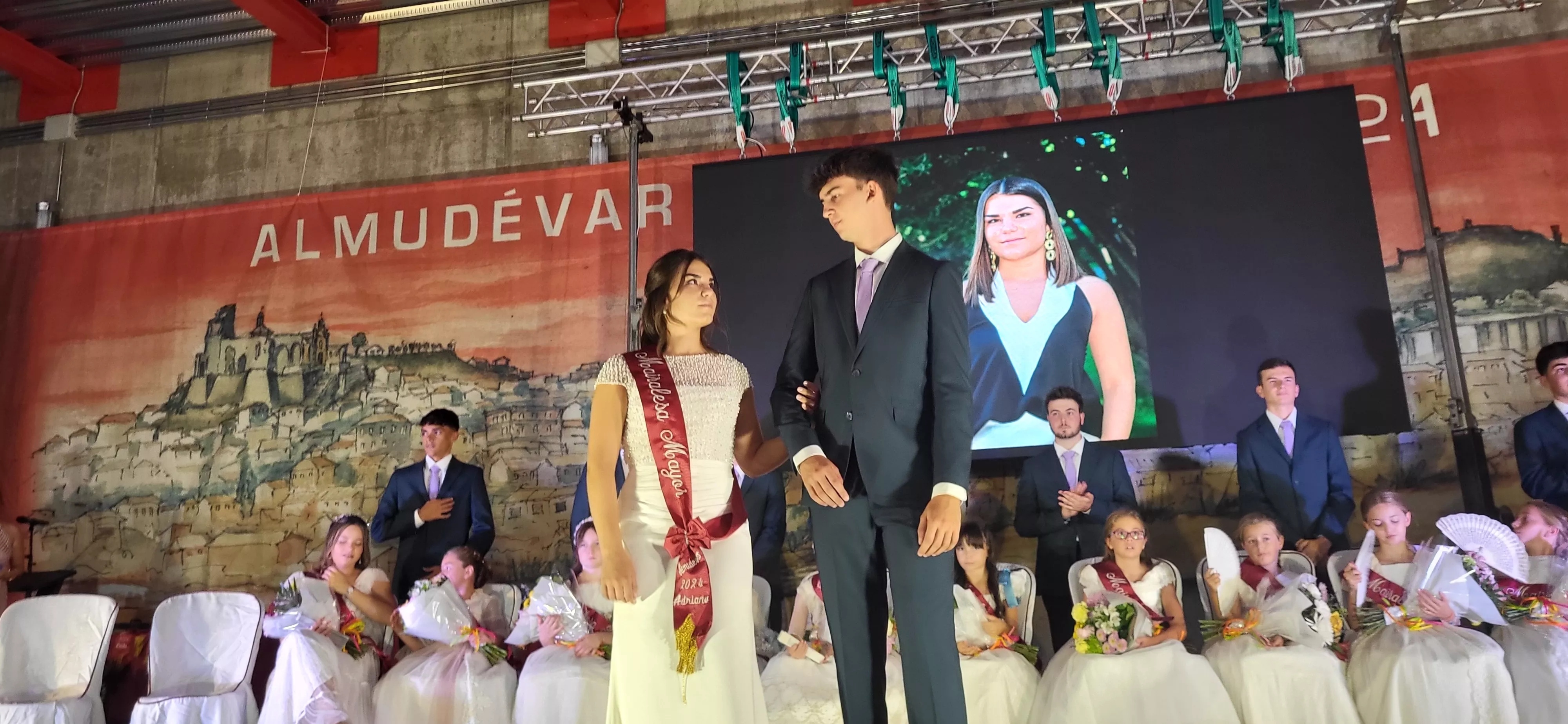 Presentación de las mairalesas y quintos y quintas de Almudévar 2024. Foto Mercedes Manterola