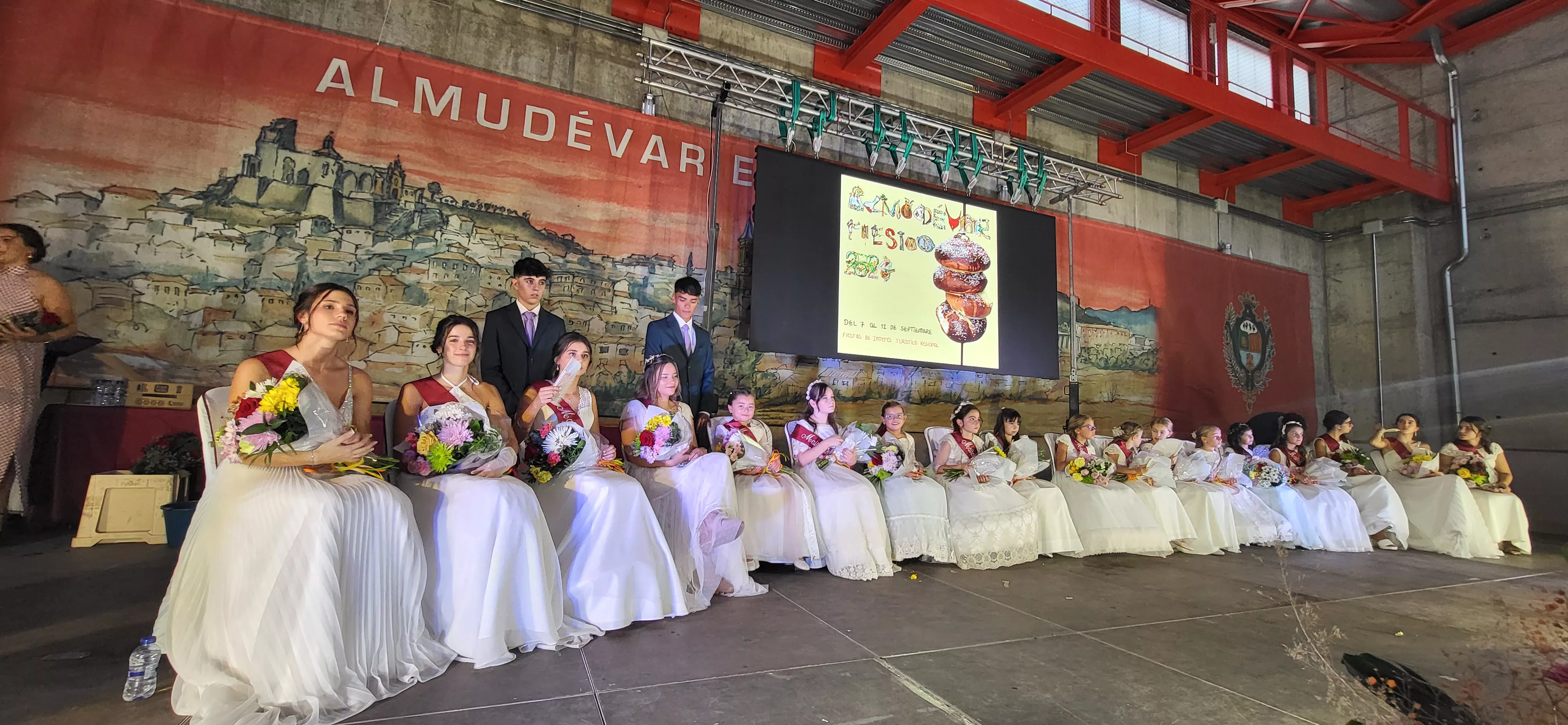 Presentación de las mairalesas y quintos y quintas de Almudévar 2024. Foto Mercedes Manterola