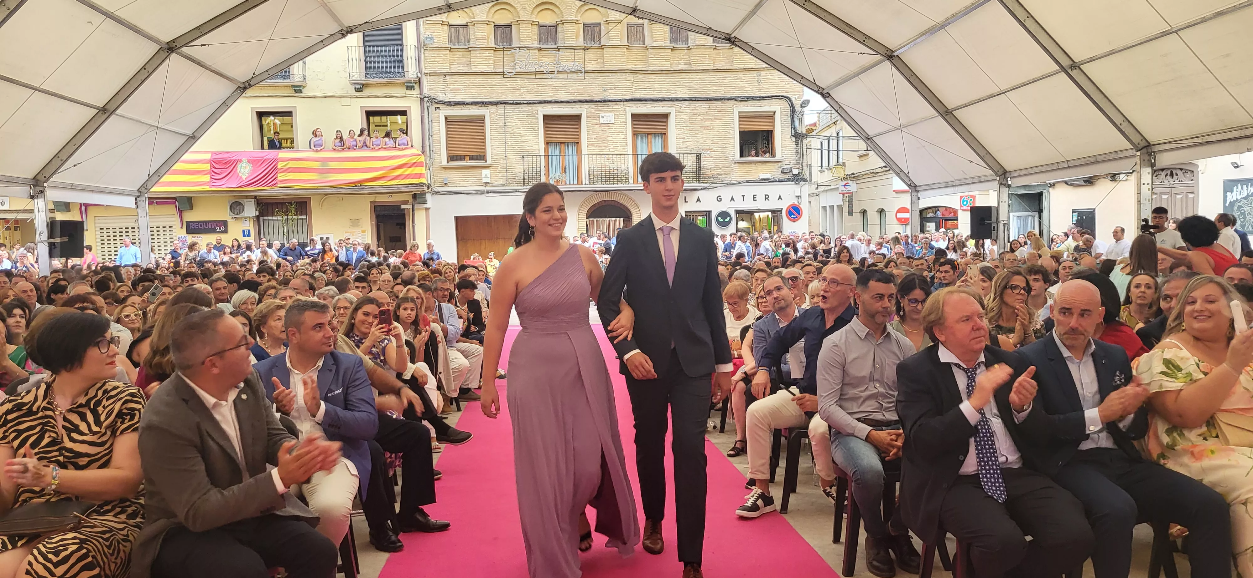 Presentación de las mairalesas y quintos y quintas de Almudévar 2024. Foto Mercedes Manterola