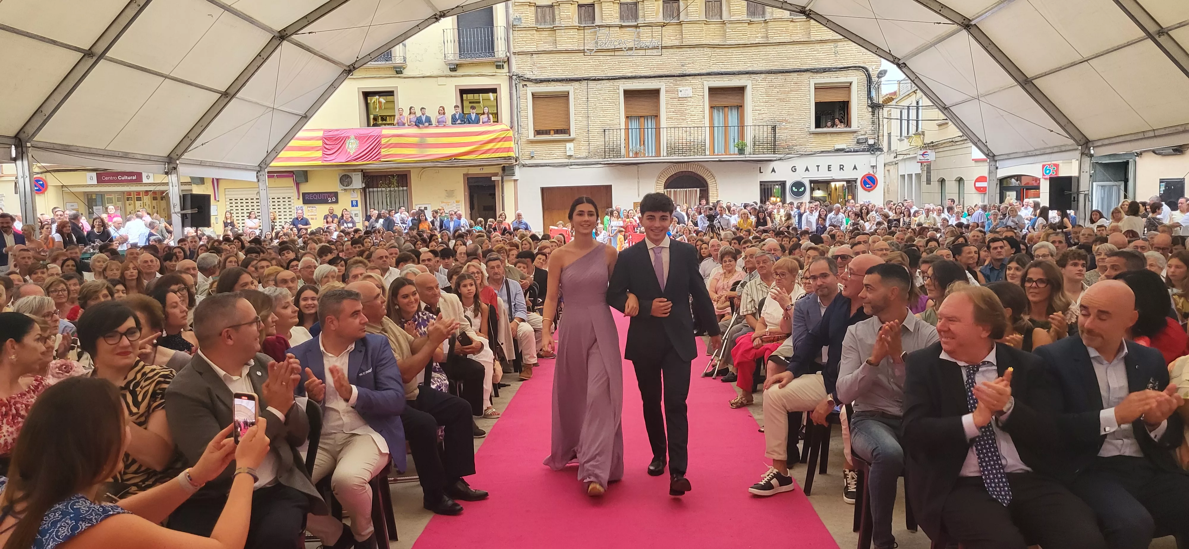 Presentación de las mairalesas y quintos y quintas de Almudévar 2024. Foto Mercedes Manterola