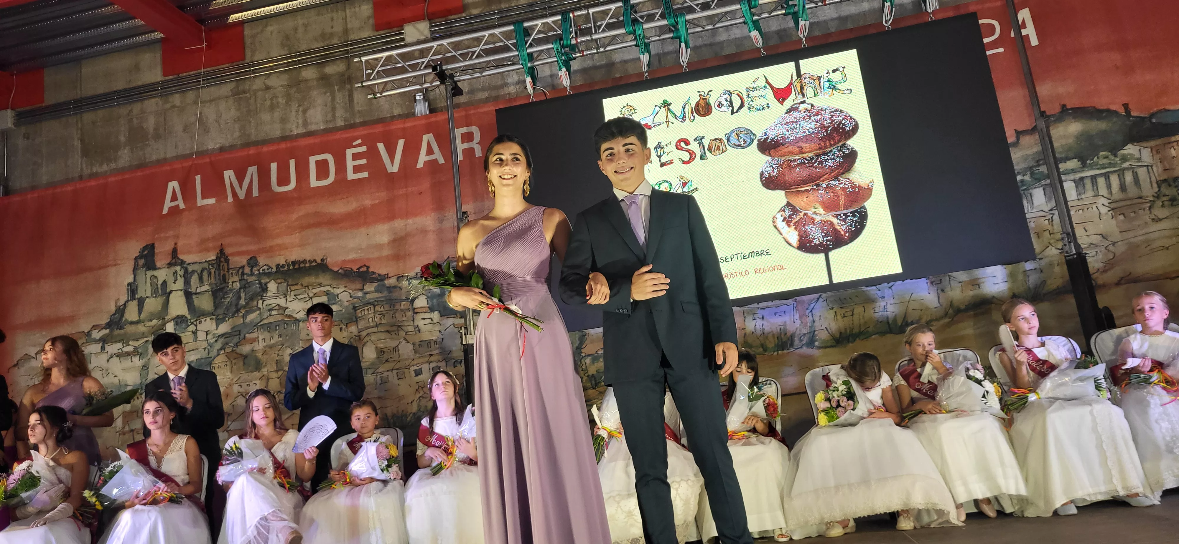 Presentación de las mairalesas y quintos y quintas de Almudévar 2024. Foto Mercedes Manterola