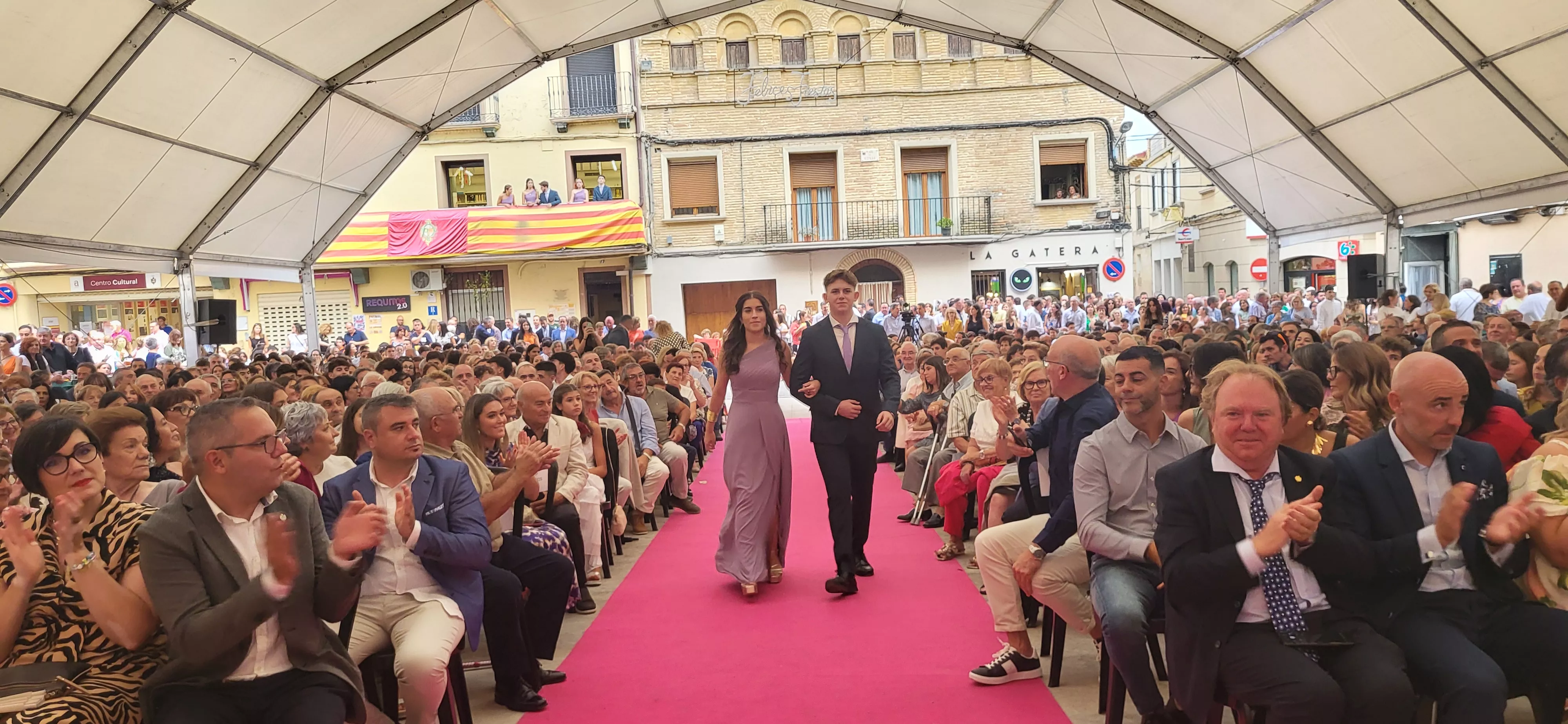 Presentación de las mairalesas y quintos y quintas de Almudévar 2024. Foto Mercedes Manterola