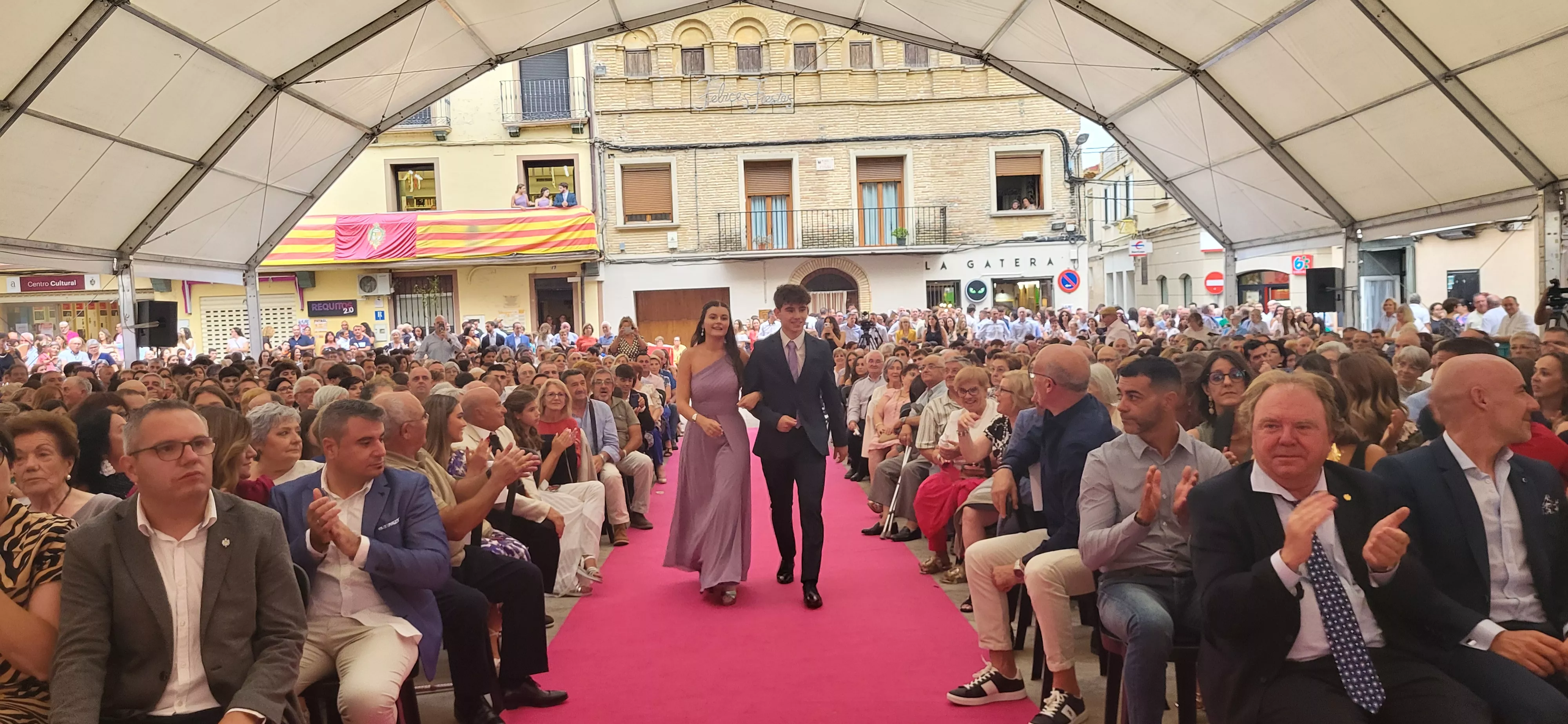 Presentación de las mairalesas y quintos y quintas de Almudévar 2024. Foto Mercedes Manterola