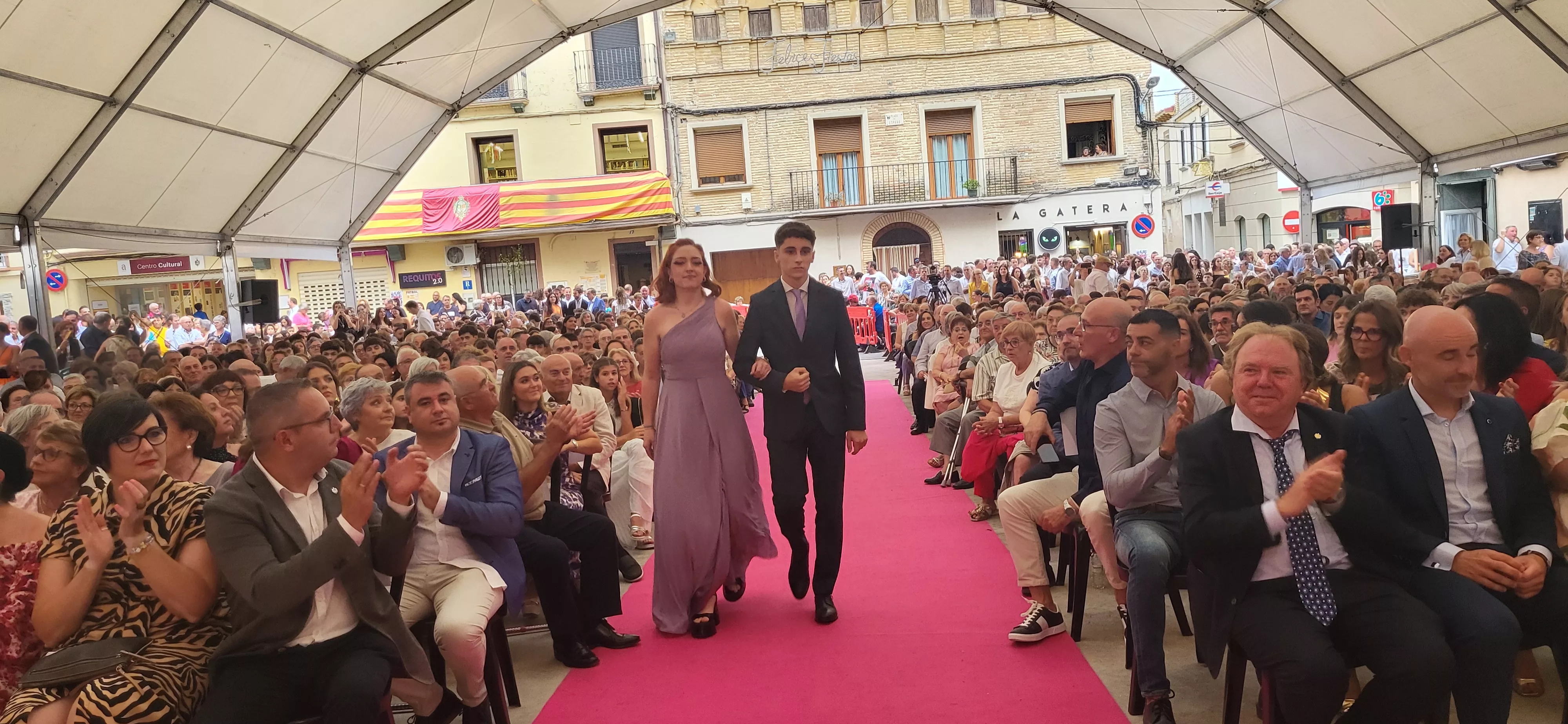 Presentación de las mairalesas y quintos y quintas de Almudévar 2024. Foto Mercedes Manterola