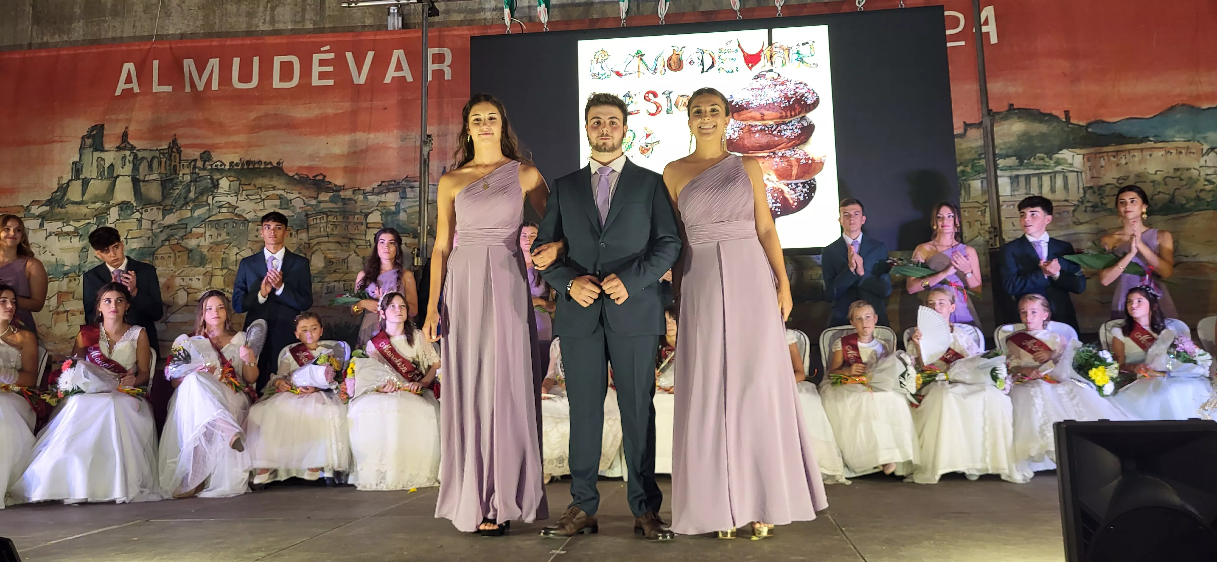 Presentación de las mairalesas y quintos y quintas de Almudévar 2024. Foto Mercedes Manterola