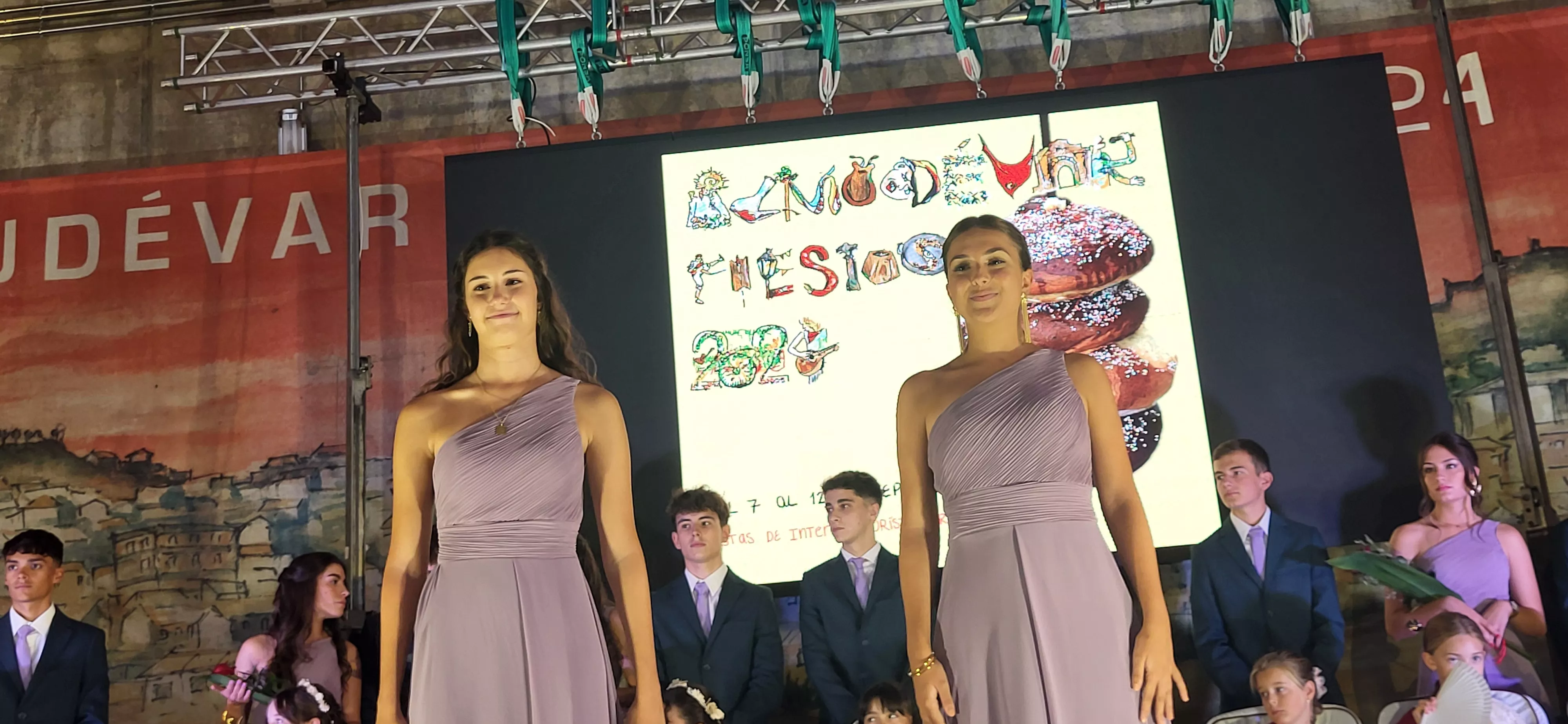 Presentación de las mairalesas y quintos y quintas de Almudévar 2024. Foto Mercedes Manterola