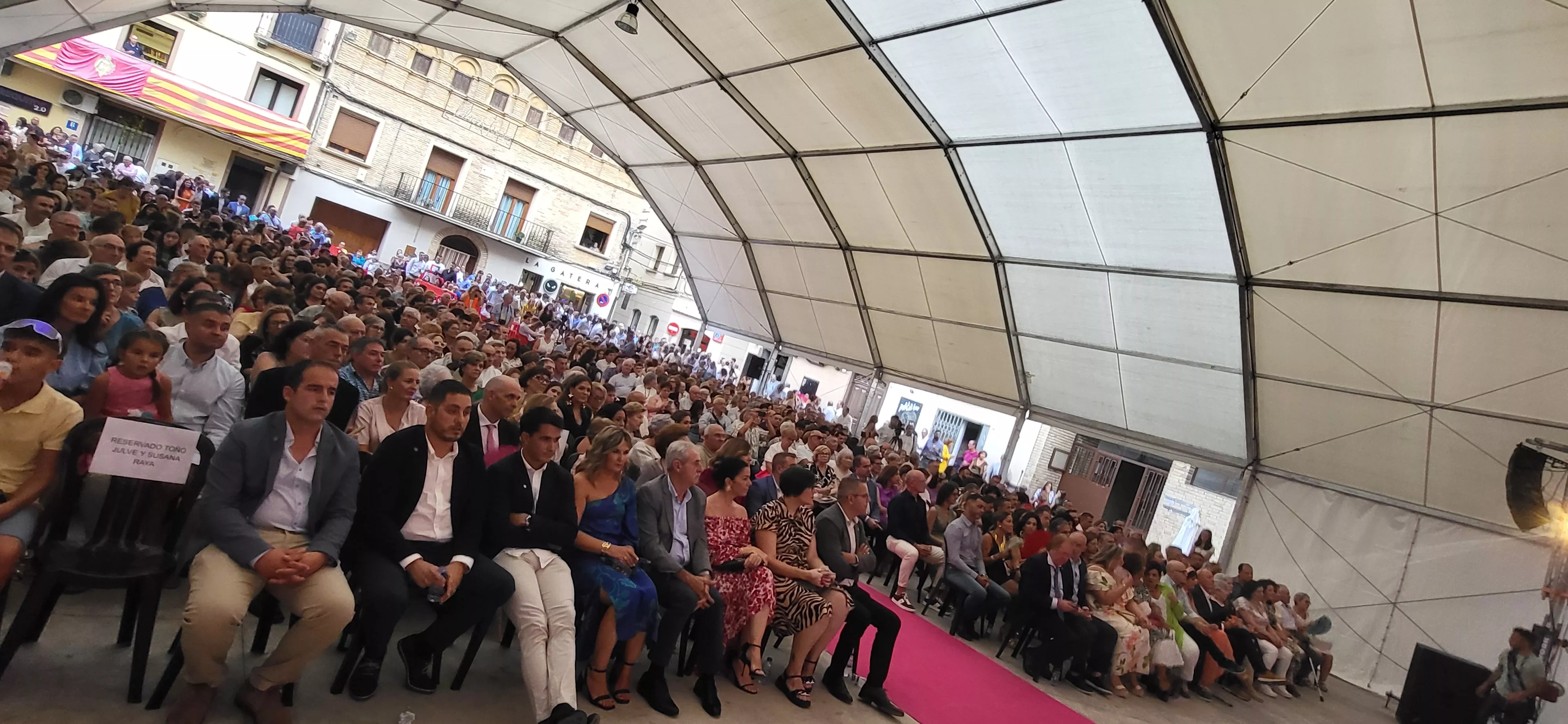 Presentación de las mairalesas y quintos y quintas de Almudévar 2024. Foto Mercedes Manterola