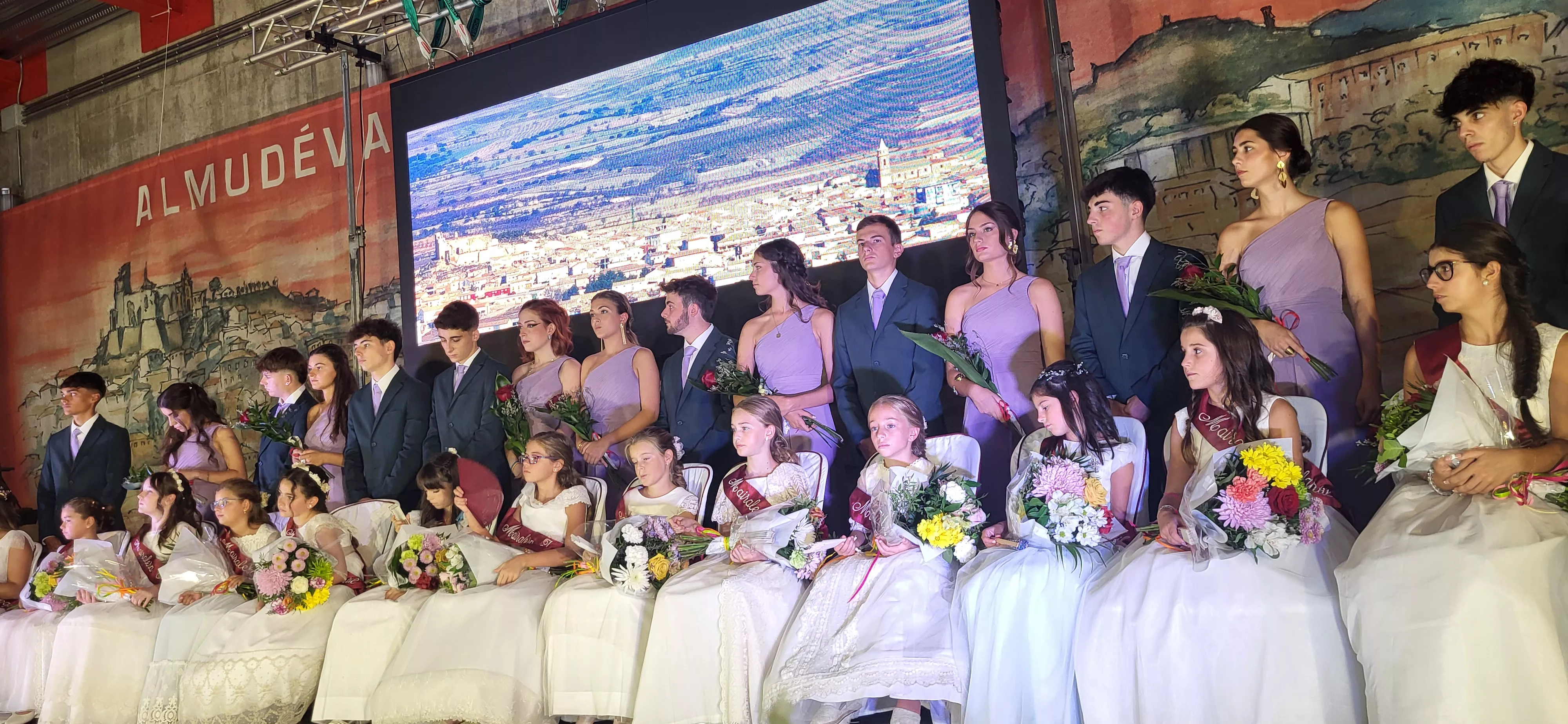 Presentación de las mairalesas y quintos y quintas de Almudévar 2024. Foto Mercedes Manterola