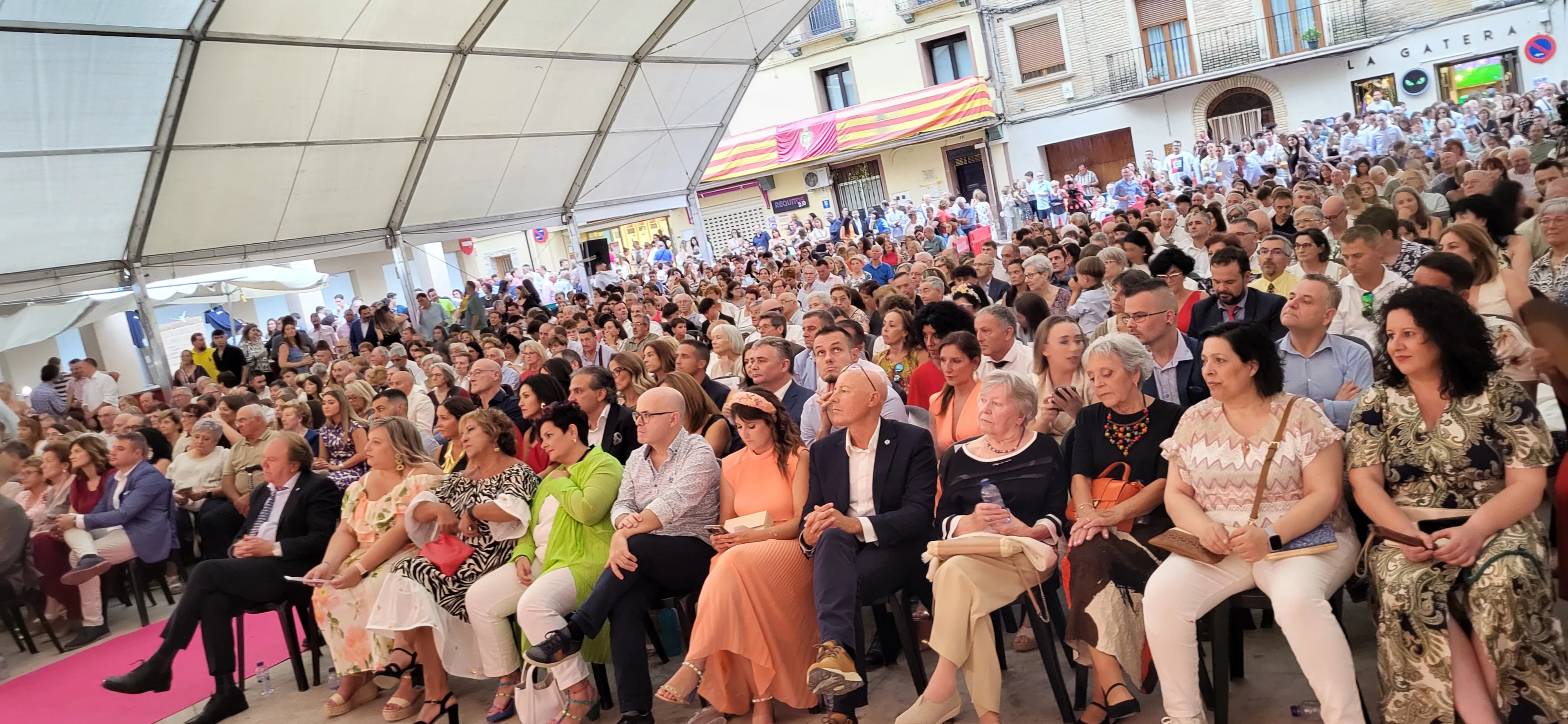 Presentación de las mairalesas y quintos y quintas de Almudévar 2024. Foto Mercedes Manterola