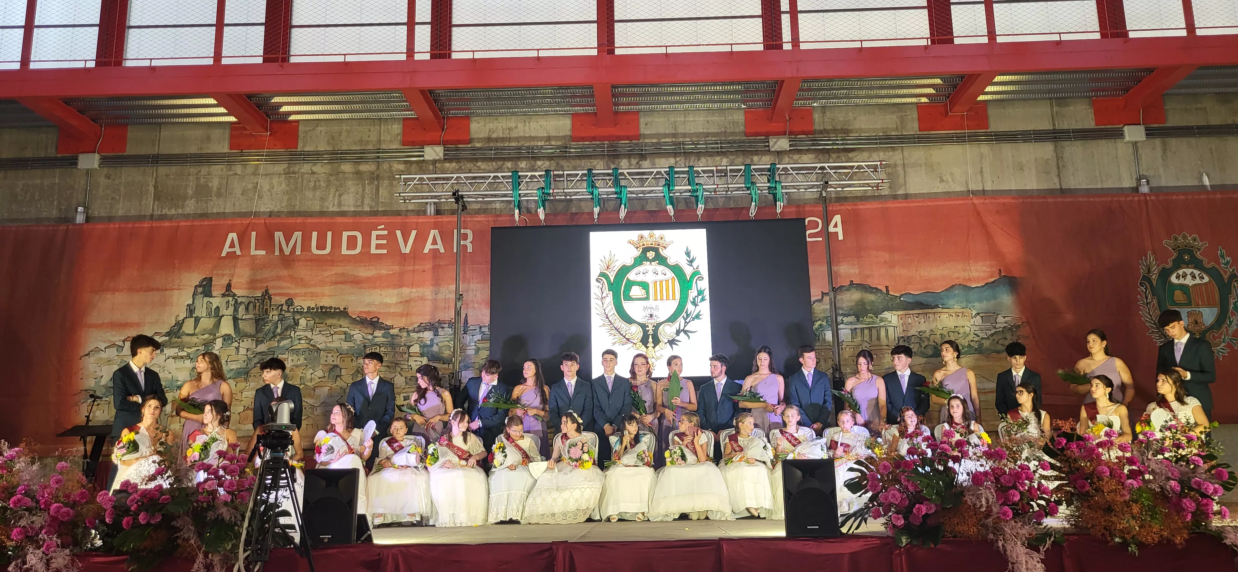 Presentación de las mairalesas y quintos y quintas de Almudévar 2024. Foto Mercedes Manterola