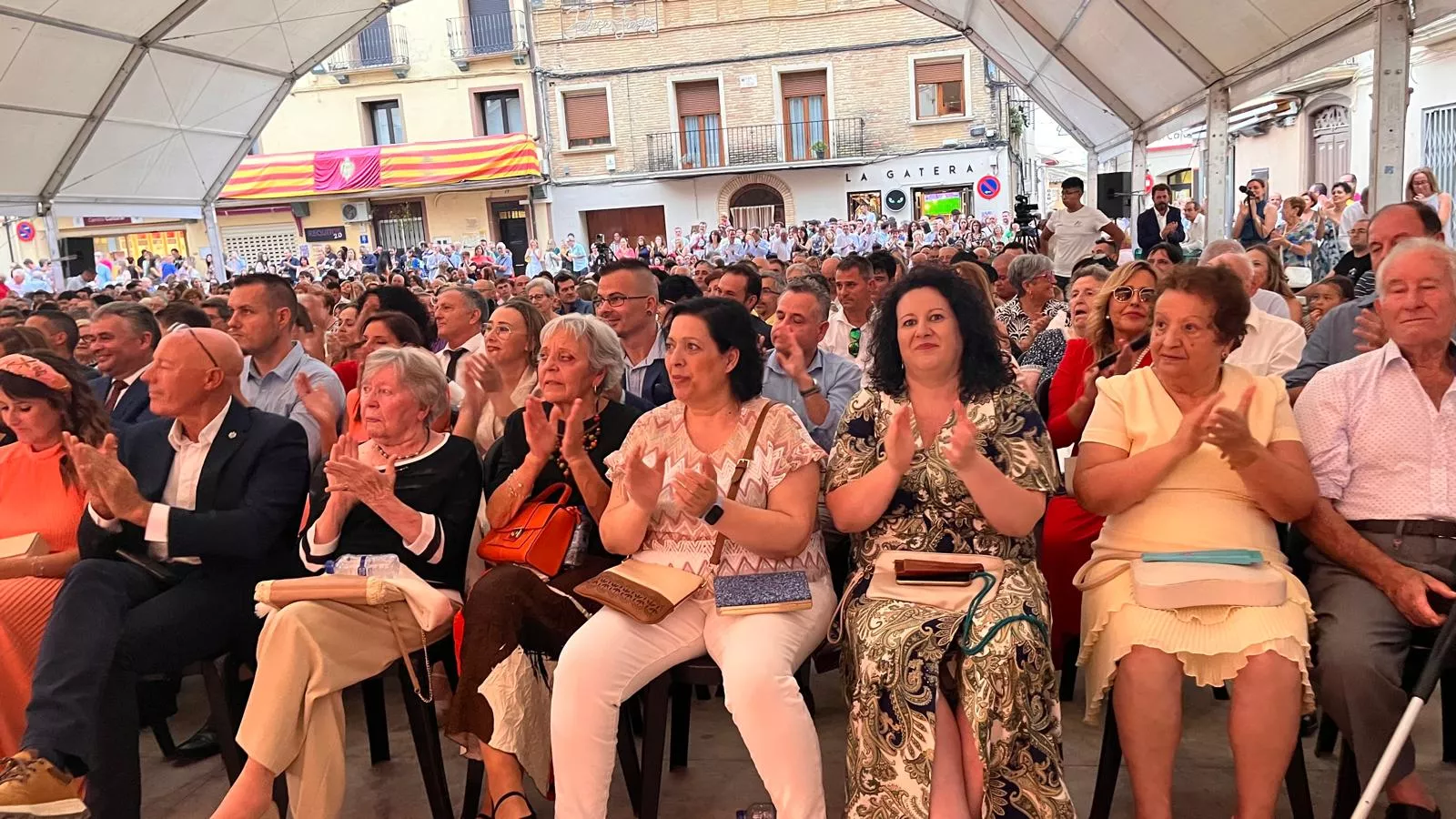 Presentación de las mairalesas y quintos y quintas de Almudévar 2024. Foto Mercedes Manterola