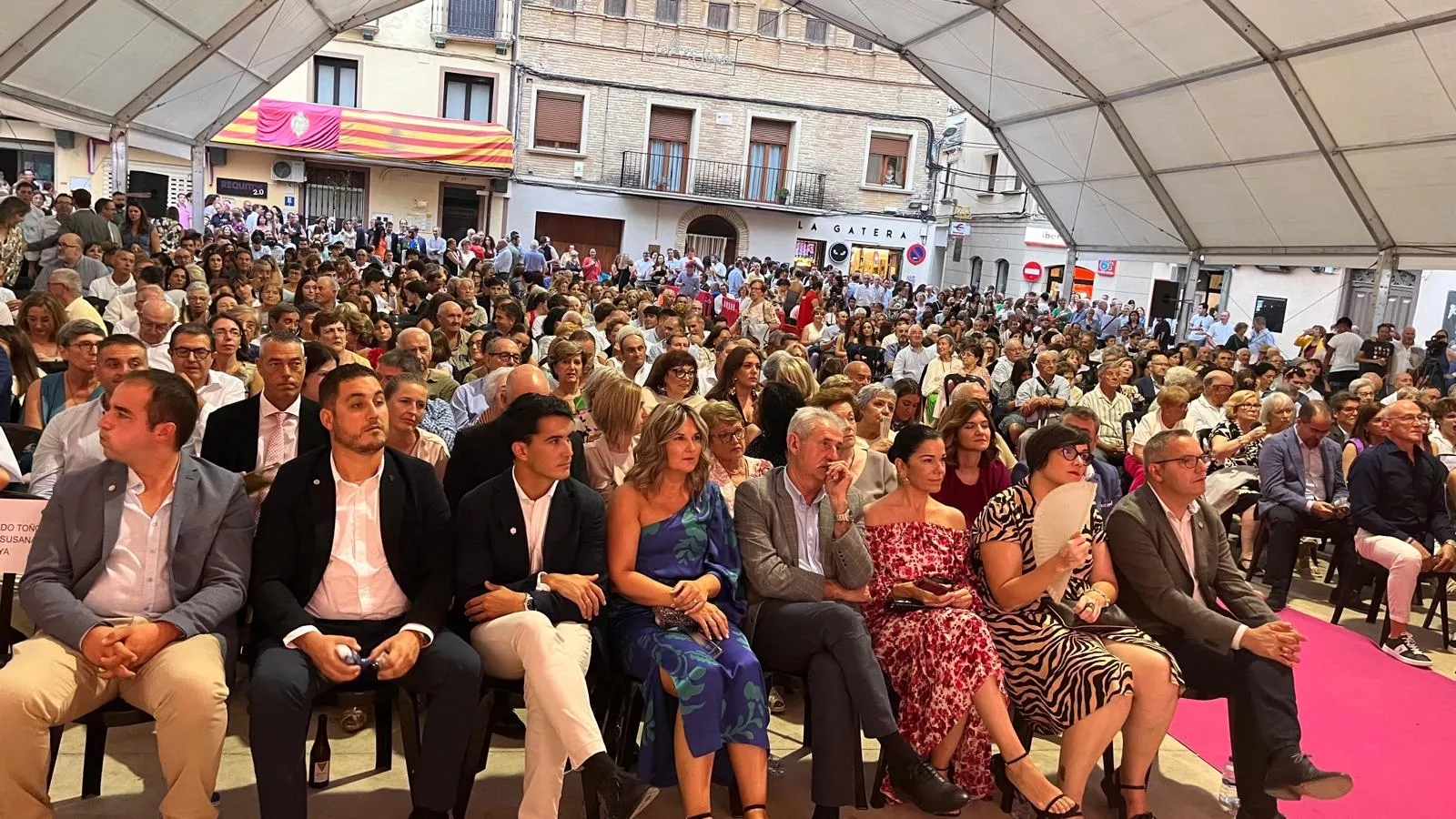 Presentación de las mairalesas y quintos y quintas de Almudévar 2024. Foto Mercedes Manterola