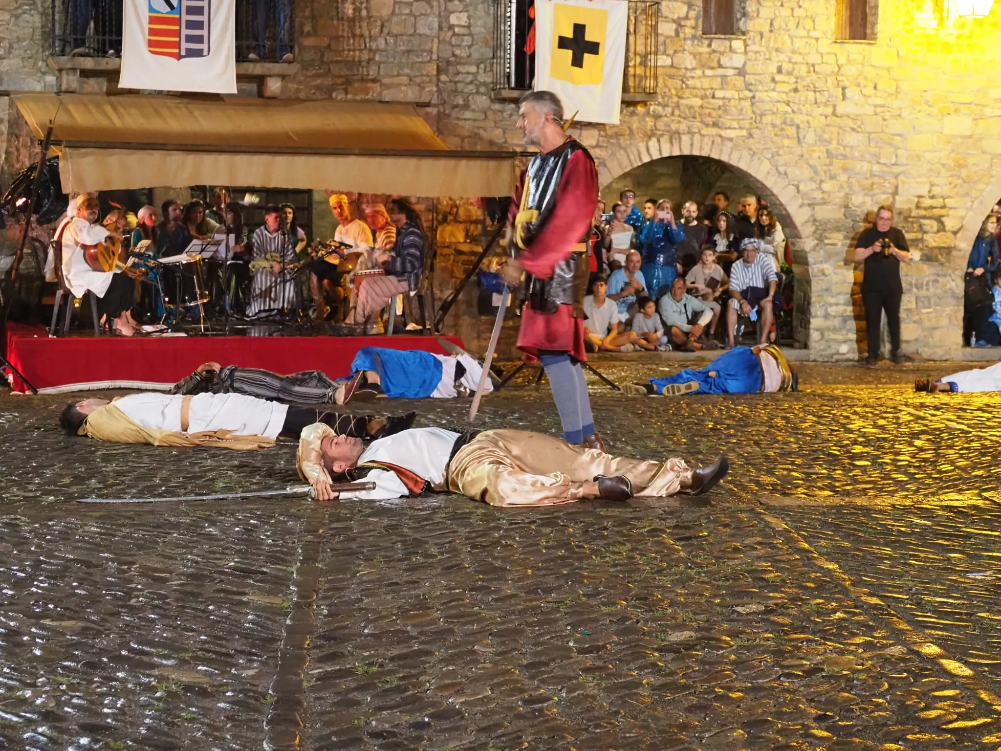 Triunfo de las tropas cristinas en la representación de La Morisma. Foto Paco Parra