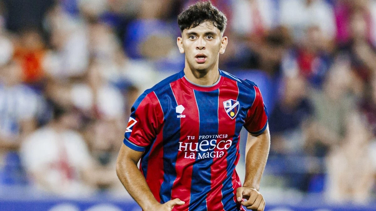 Ayman Aguirre en un partido con el Huesca. Foto SD Huesca