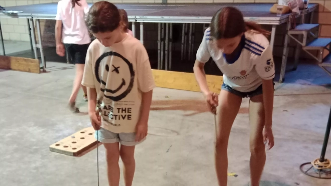 Juegos en Puente la Reina, aros. Juegos en Puente la Reina, aros.