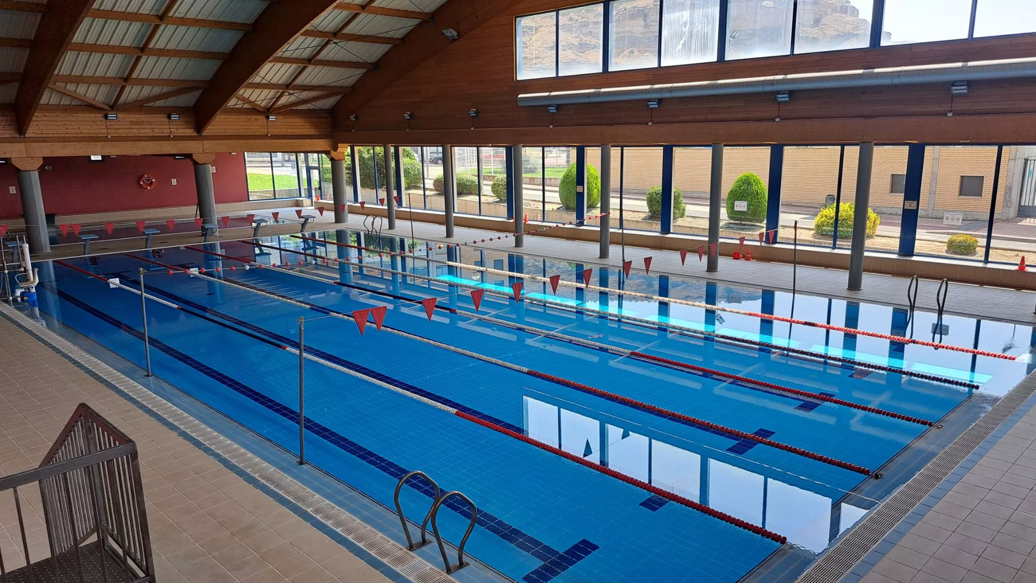 La piscina cubierta se abre el próximo día 4.