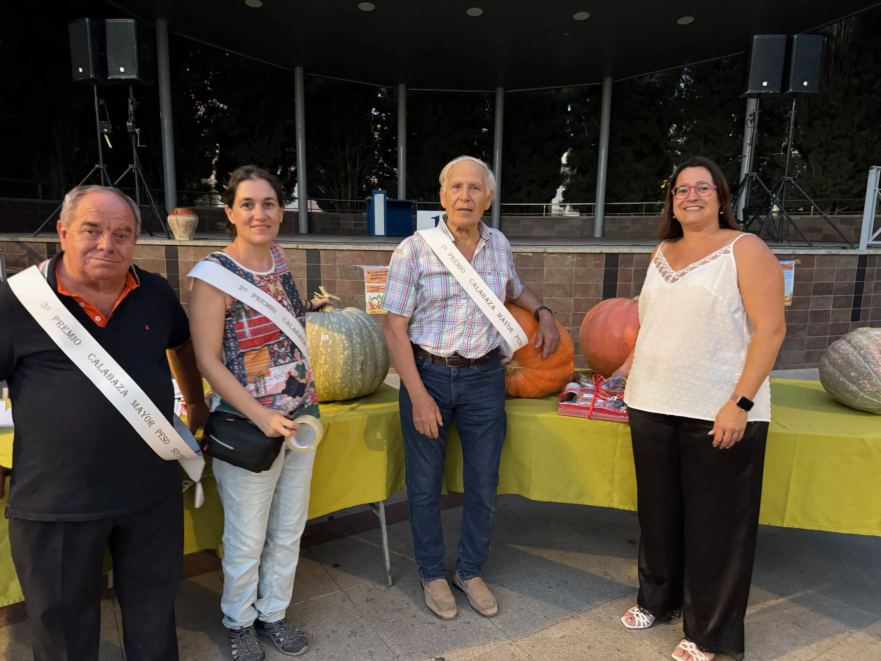 Entrega de premios del concurso de calabazas gigantes en la VI Exposición y Degustación de Productos Ecológicos.