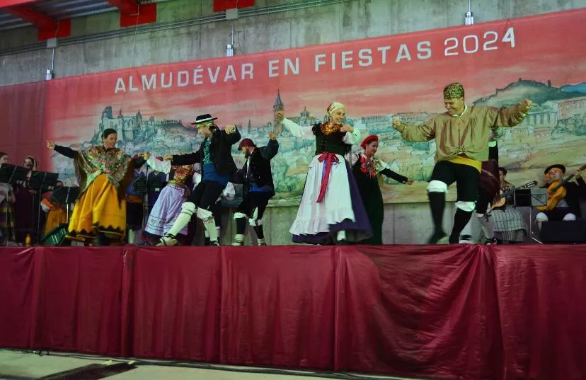 Actuación de Estirpe de Aragonia en las prefiestas de Almudévar. Foto Ruth Pueyo 