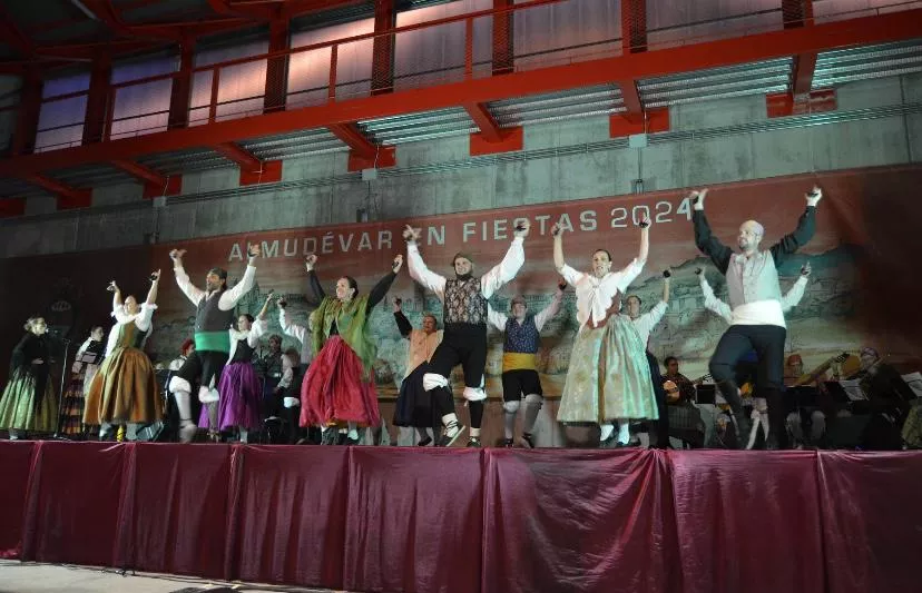 Actuación de Estirpe de Aragonia en las prefiestas de Almudévar. Foto Ruth Pueyo 