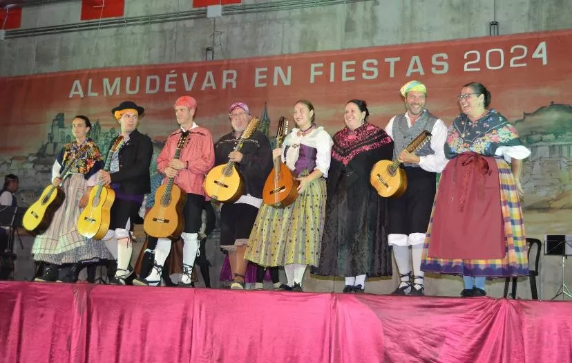 Actuación de Estirpe de Aragonia en las prefiestas de Almudévar. Foto Ruth Pueyo 