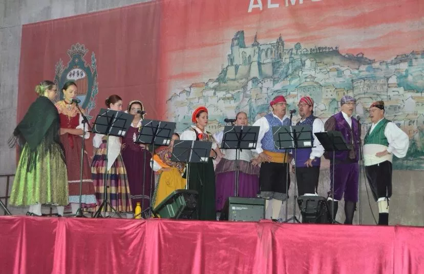 Actuación de Estirpe de Aragonia en las prefiestas de Almudévar. Foto Ruth Pueyo 
