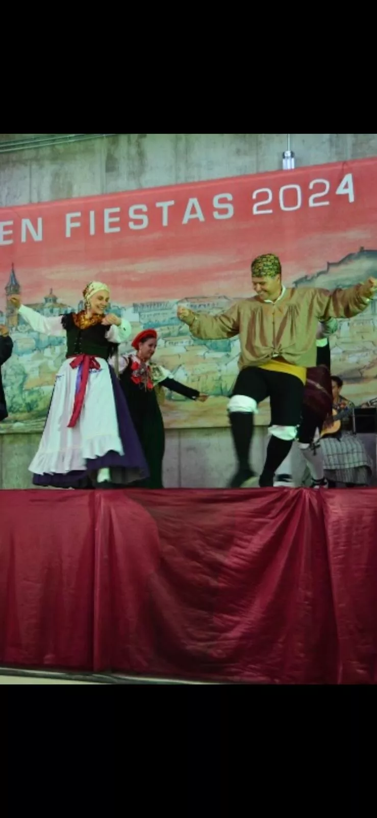 Actuación de Estirpe de Aragonia en las prefiestas de Almudévar. Foto Ruth Pueyo