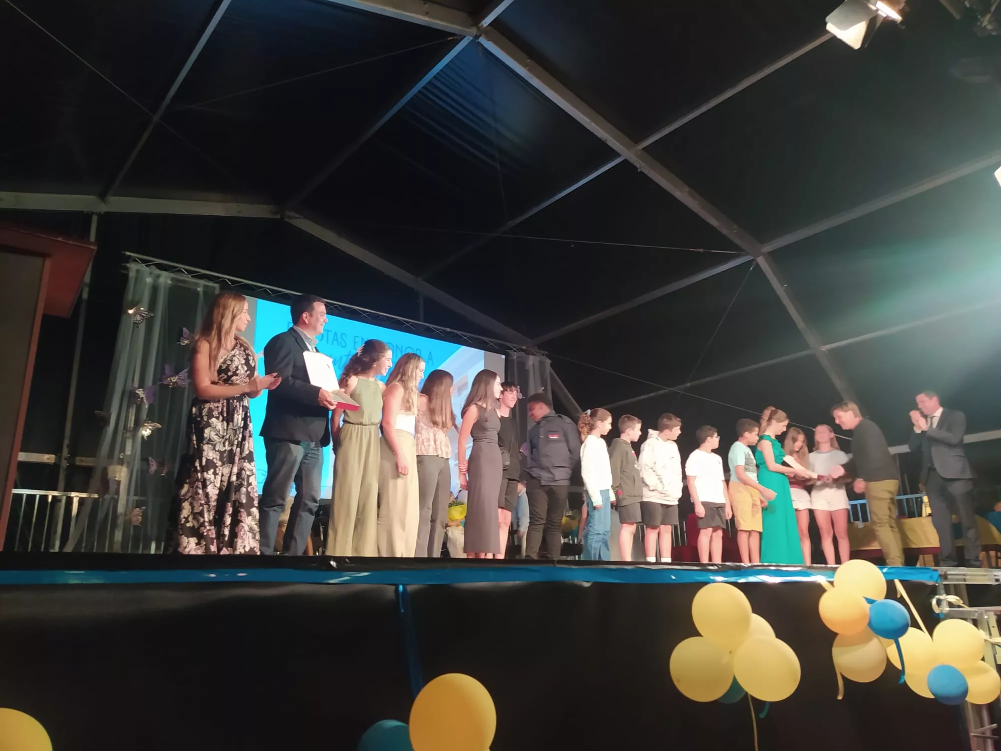 Presentación de Reinas Infantiles de Ayerbe y el pregonero, Alberto Jiménez Schuhmacher.