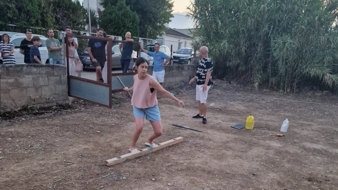Juegos tradicionales en Fañanas, barra senior femenina. Juegos tradicionales en Fañanas, barra senior femenina.