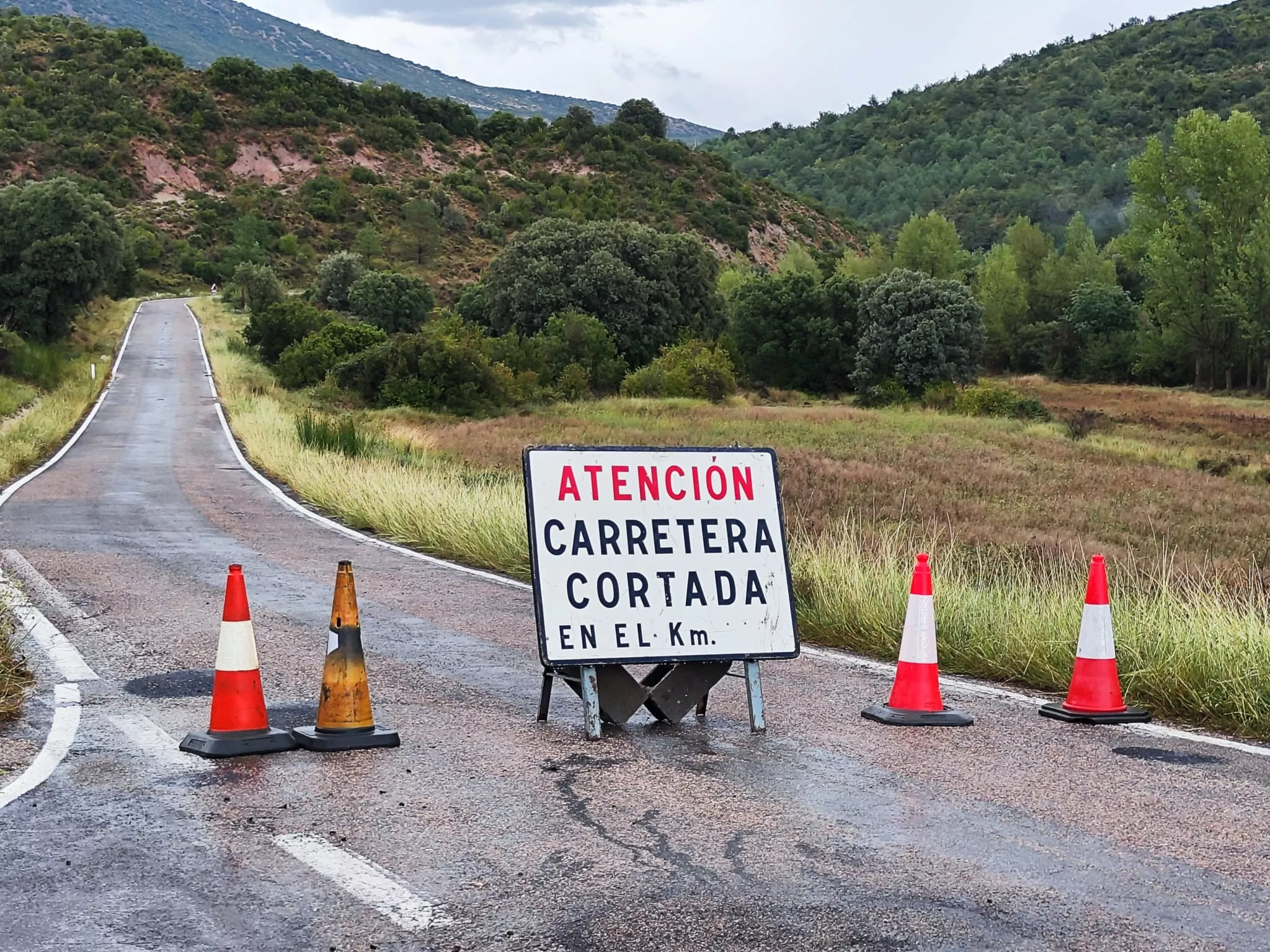 Corte de la carretera entre Bastarás y Yaso en la Sierra de Guara.