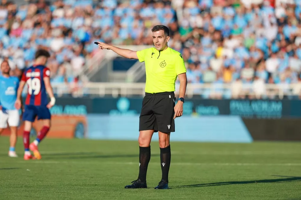 El debutante Sánchez Villalobos, árbitro para el Huesca-Burgos