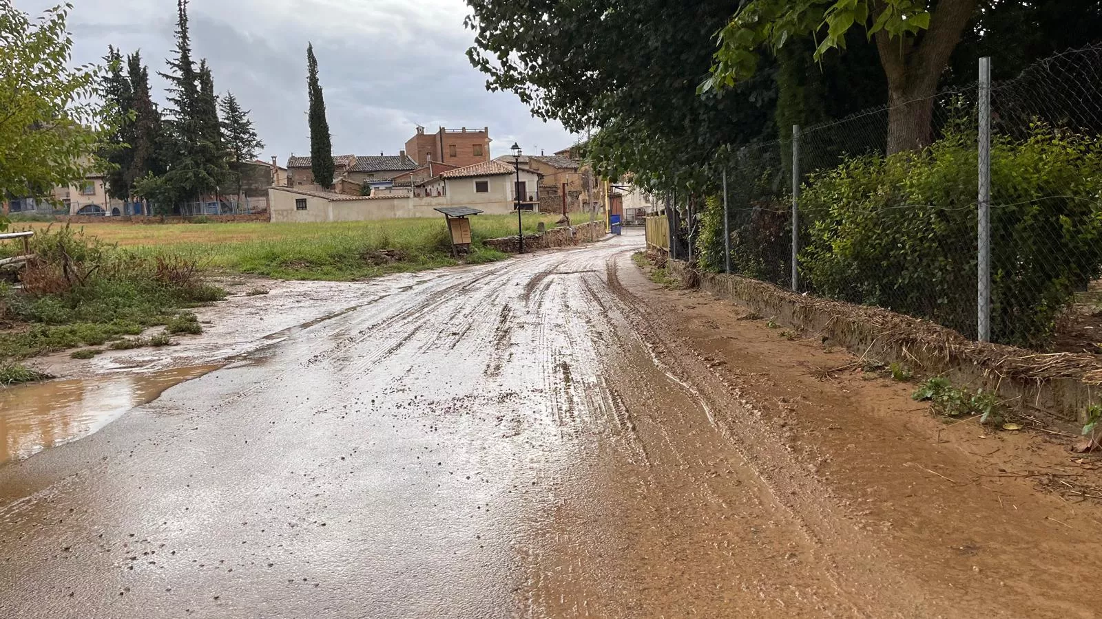 Lascellas tras las fuertes lluvias que han causados serios destrozos. Foto Mercedes Manterola