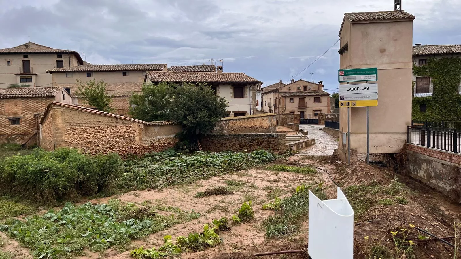 Lascellas tras las fuertes lluvias que han causados serios destrozos. Foto Mercedes Manterola