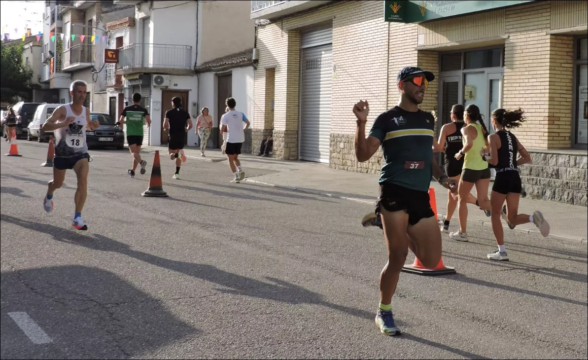 Iván Suelves y Mariano Val disputando una prima