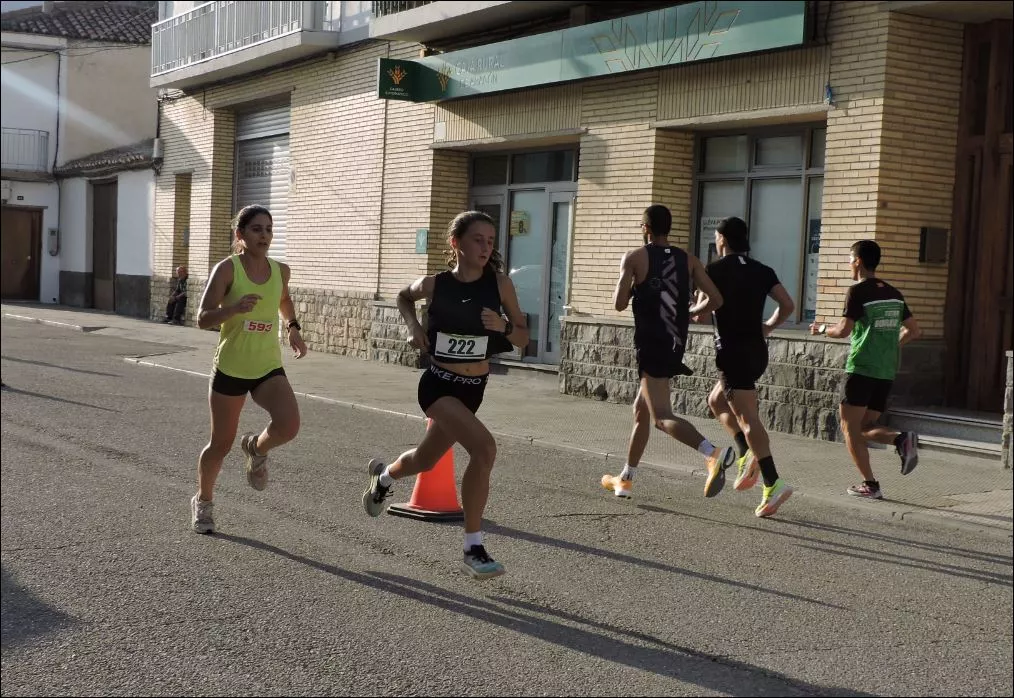 María Zabaleta disputando una prima con Paloma Aznar