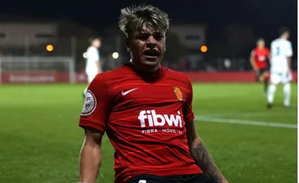 Axel Bejarano refuerza al Huesca B