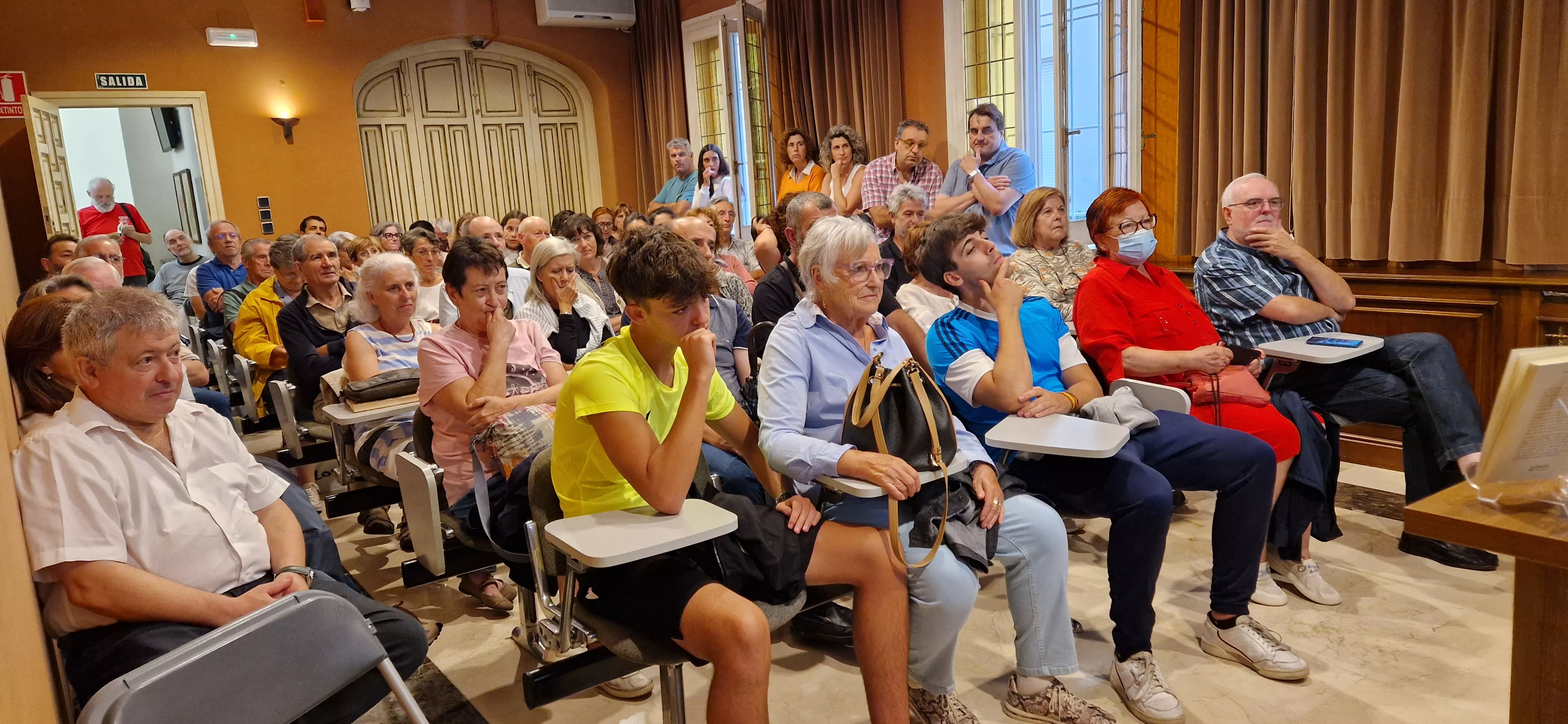  Presentación en el IEA del libro de Ana Giménez Betrán sobre Ana Abarca de Bolea. Foto Myriam Martínez