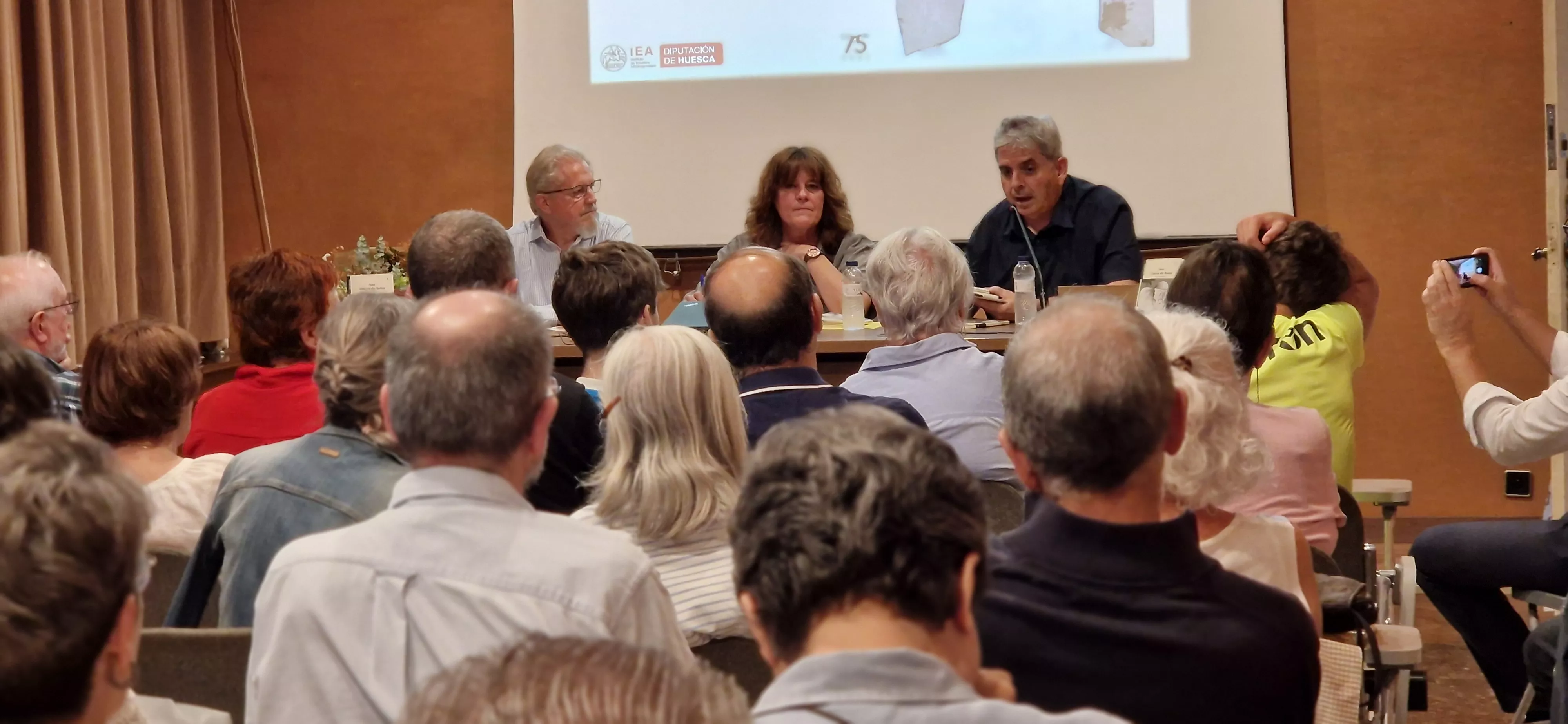  Presentación en el IEA del libro de Ana Giménez Betrán sobre Ana Abarca de Bolea. Foto Myriam Martínez